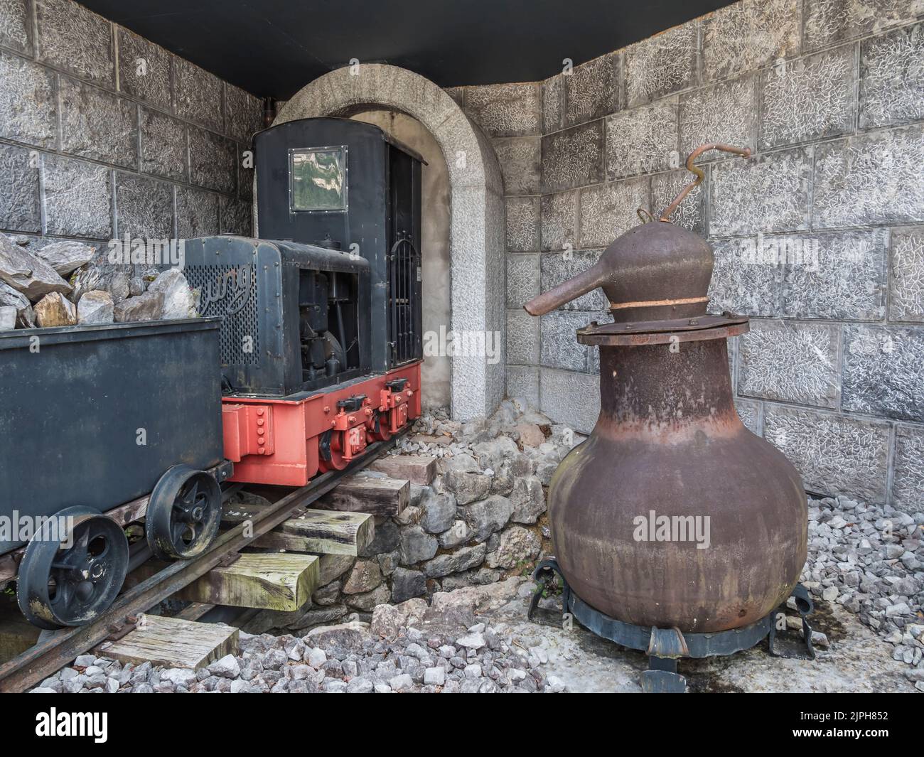 Esta es la entrada al museo del aceite de esquisto Steinoel de Martin