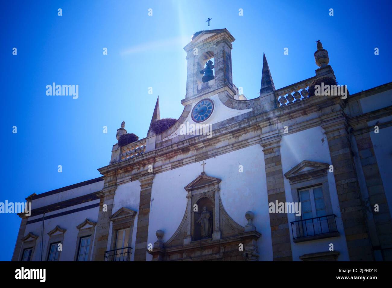 Un antiguo edificio en Faro, el Algarve, Portugal, Europa Foto de stock