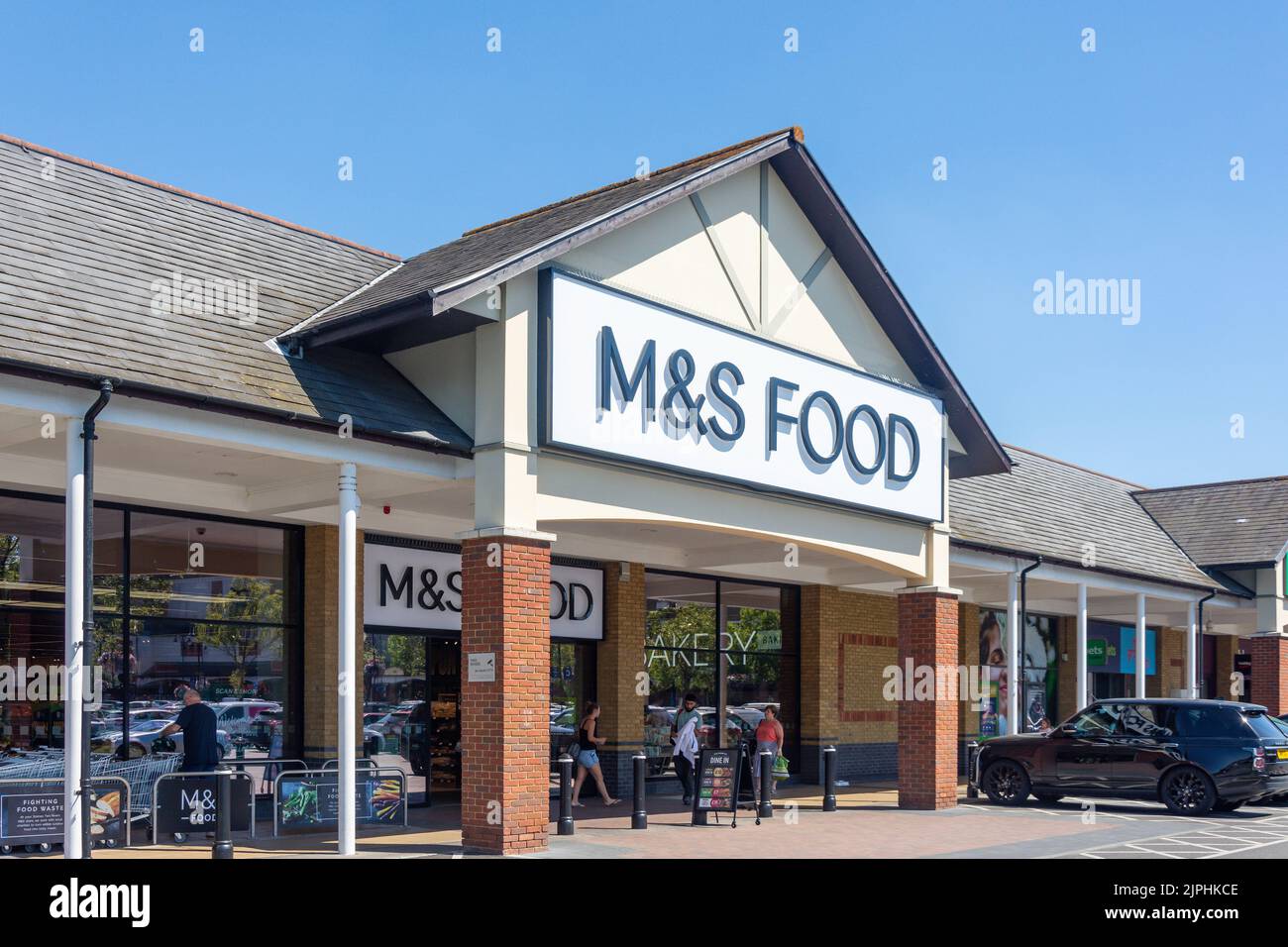 Entrada a M&S Food Hall, centro comercial Two Rivers, Staines-upon-Thames, Surrey, Inglaterra, Reino Unido Foto de stock