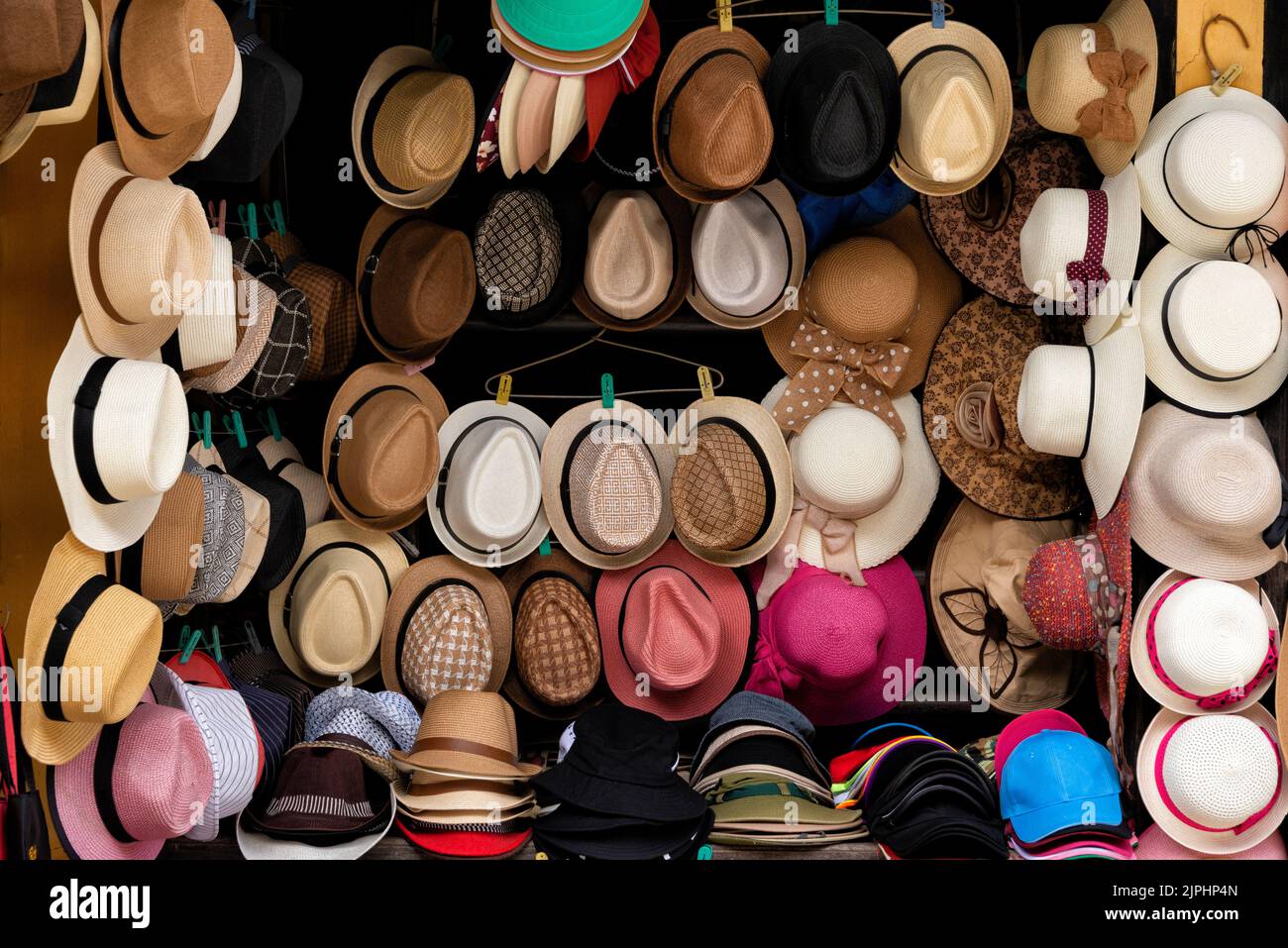 Sombreros de sombrero de paja fotografías e imágenes de alta