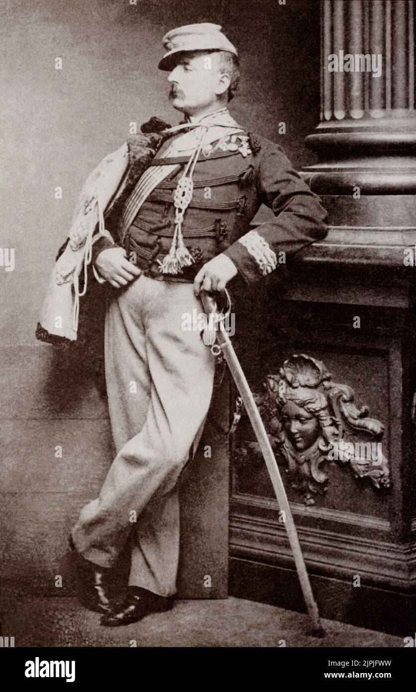 El patriota y político italiano NINO BIXIO ( Genova 1821 - Atjeh , Sumatra 1873 ) - RISORGIMENTO - MILLE di GIUSEPPE GARIBALDI - uniforme militar - uniforme visa militare - perfil - profilo - spada - espada - sombrero - cappello --- Archivio GBB Foto de stock