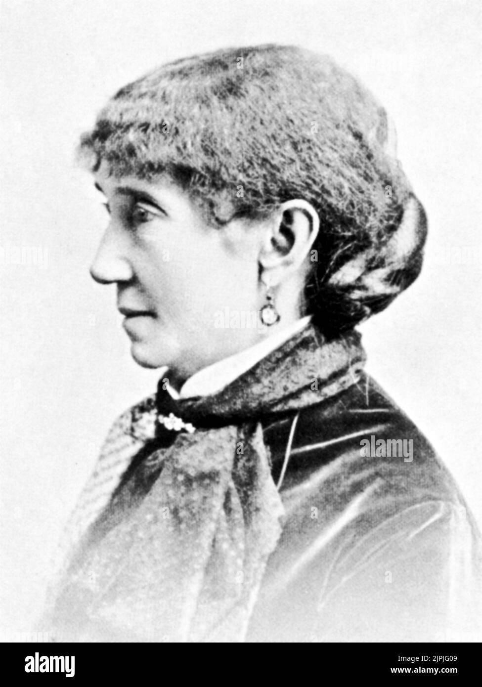 La novelista estadounidense MARY JANE HOLMES ( nee Mary Jane Hawes , 1825 - 1907 ) - SCRITTORE - SCRITTRICE - NOVLISTA - LETTERATURA - LETTERATO - LITERATURA - ESCRITOR - PROFILO - PERFIL - CHIGNON - FOULARD ---- Archivio GBB Foto de stock