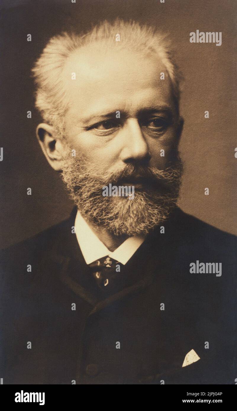 El célebre compositor ruso de música Peter Ilyitch TCHAIKOVSKY ( 1840 - 1893 ) - MUSICA CLASSICA - CLÁSICA - COMPOSITORE - MUSICISTA - RETRATO - RITRATO - Uomo anziano vecchio - anciano - cabello blanco - barba - barba bianca - capelli bianchi - cravatta - corbata - TCHAIKOVSKY - CIAIKOVSKI - CIAJKOVSKIJ - GAY - Homosexualidad - Homosexual - Homosexualidad - Homosexual - Homosexual - omosessualità ---- Archivio GBB Foto de stock