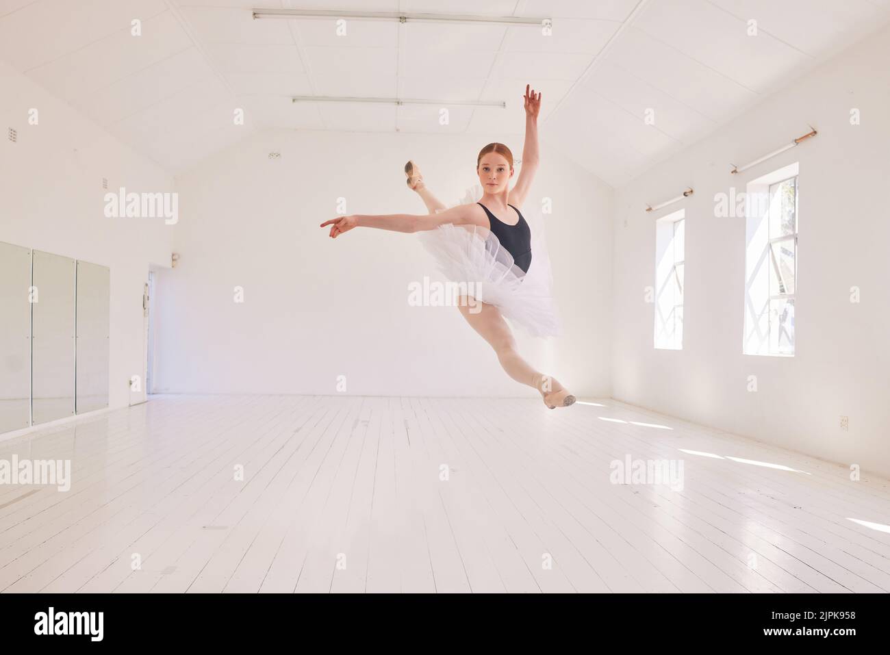 Artista Silueta Danza Contemporánea Practicando Una Rutina Baile