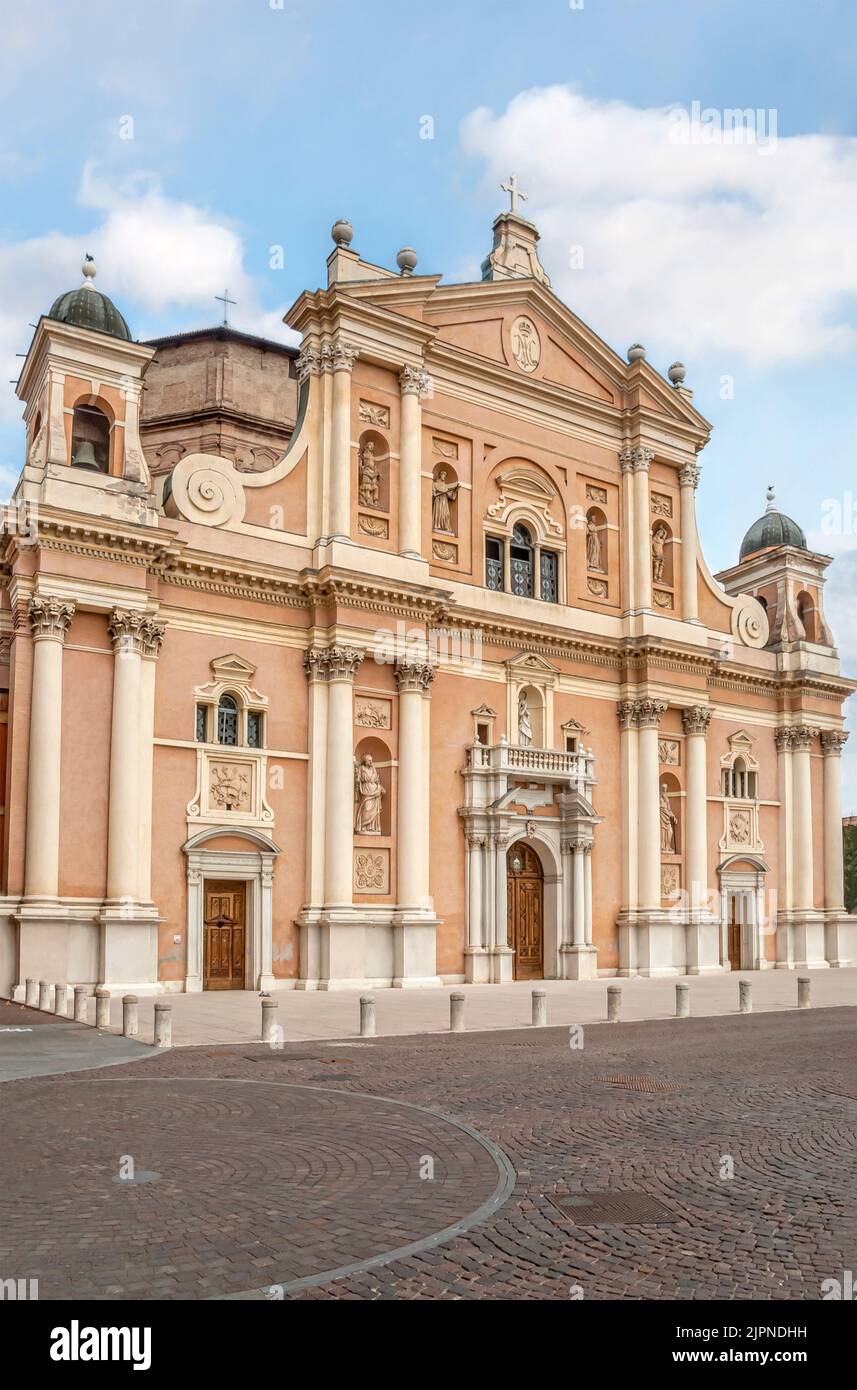 Basílica Cattedrale dell Assunta en Carpi, Emilia Romagna Foto de stock