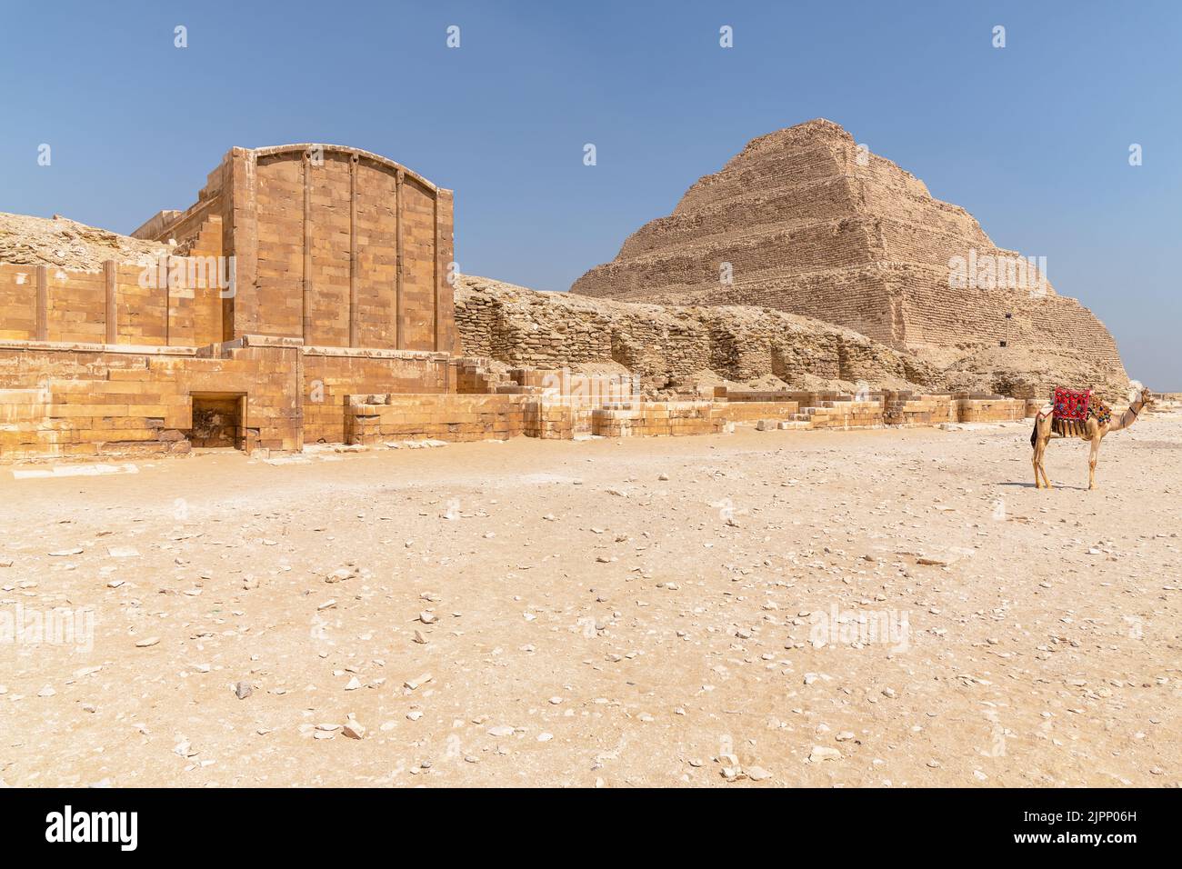 La pirámide escalonada de Djoser, Saqqara, Egipto Foto de stock