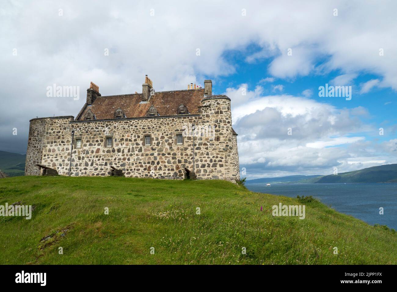 Duart Castle en la isla de Mull, Escocia. Foto de stock