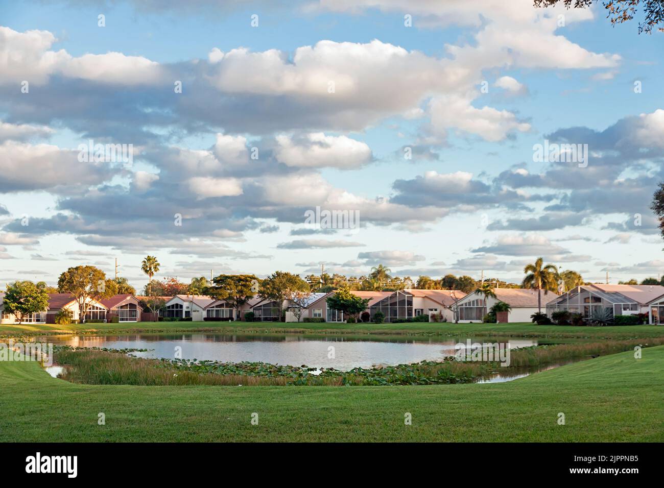 Casas de la comunidad Lakeridge Greens en el Westchester Country Club en Boynton Beach, Condado de Palm Beach, Florida. Foto de stock