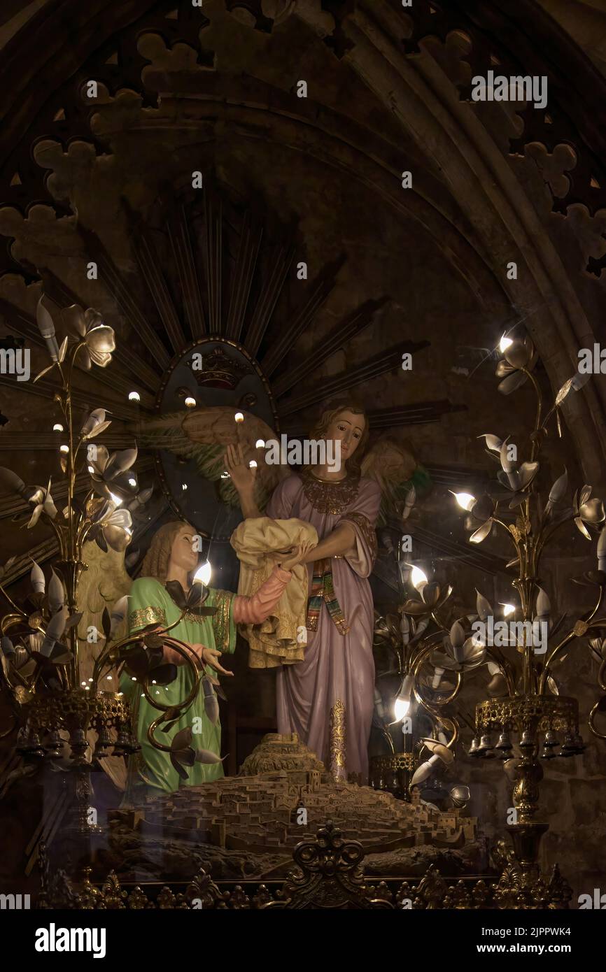 Esculturas de la Anunciación de la Virgen en la Iglesia del Arzobispado de Santa María la Grande, Morella, Castellón, Comunidad Valenciana, España, Europa Foto de stock