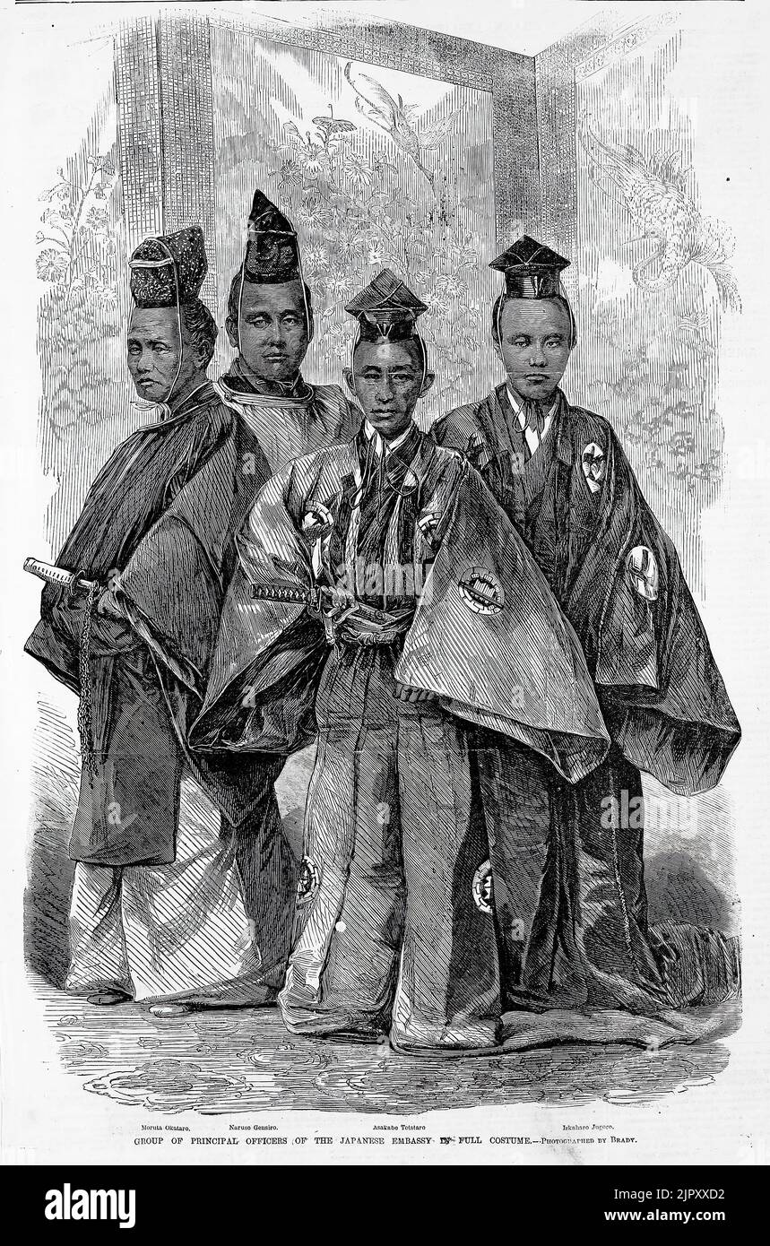 Grupo de oficiales principales de la Embajada de Japón disfrazados