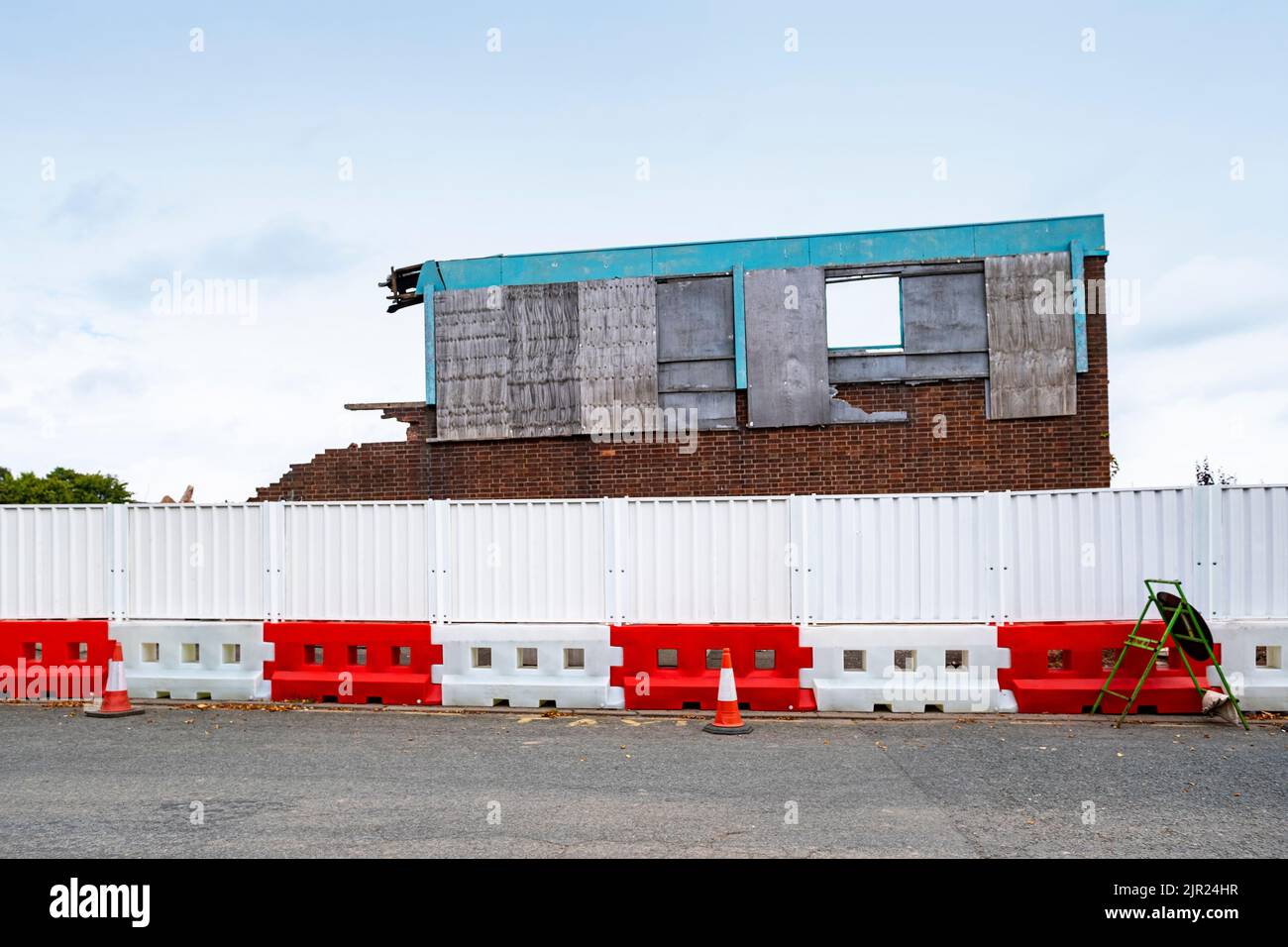Demolición de garaje de autobuses en el centro de la ciudad de Crewe Cheshire Reino Unido Foto de stock