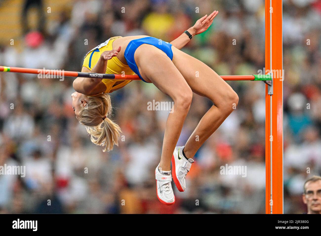 Saltos hotsell altos femininos