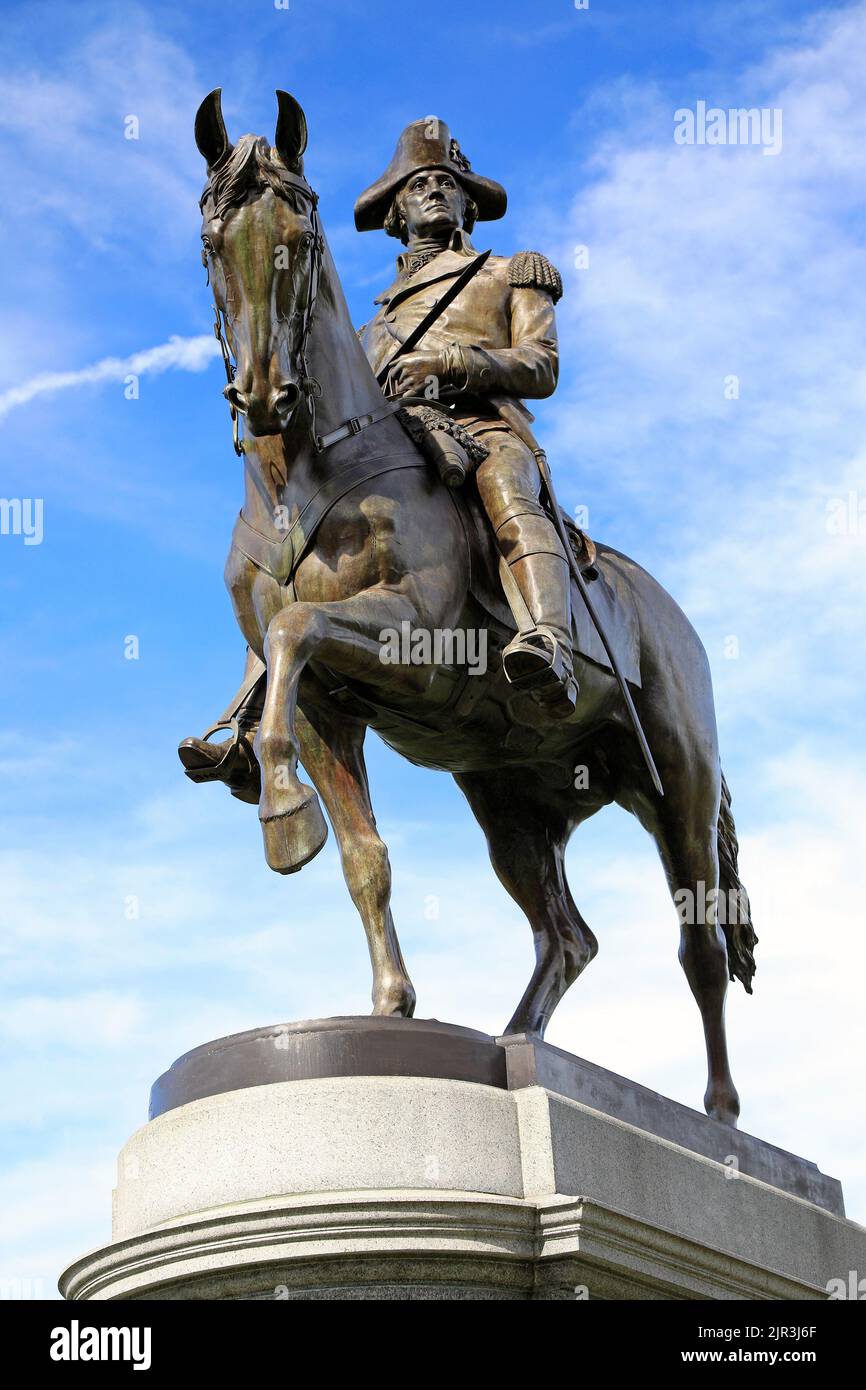 La estatua de George Washington es el famoso monumento en el Jardín Público de Boston, Estados Unidos Foto de stock