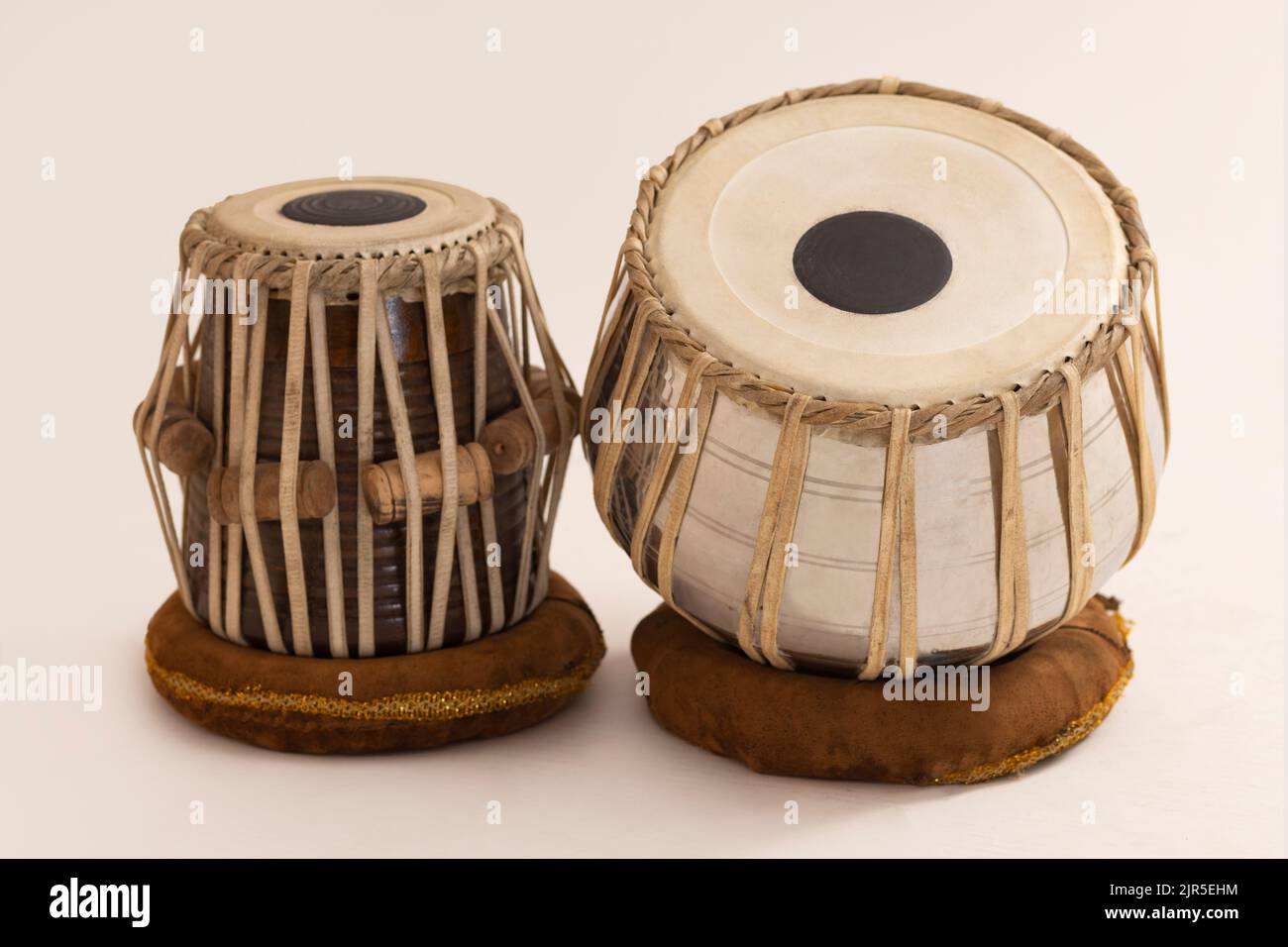 Tabla percussion instrument indian drums fotografías e imágenes de alta  resolución - Alamy