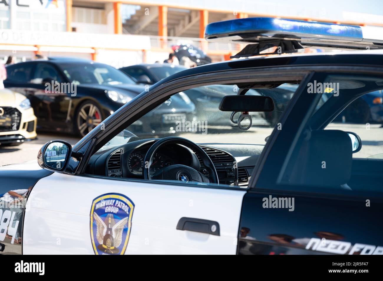 Un primer plano de la policía de BMW E36 persecución coche patrullando Foto de stock