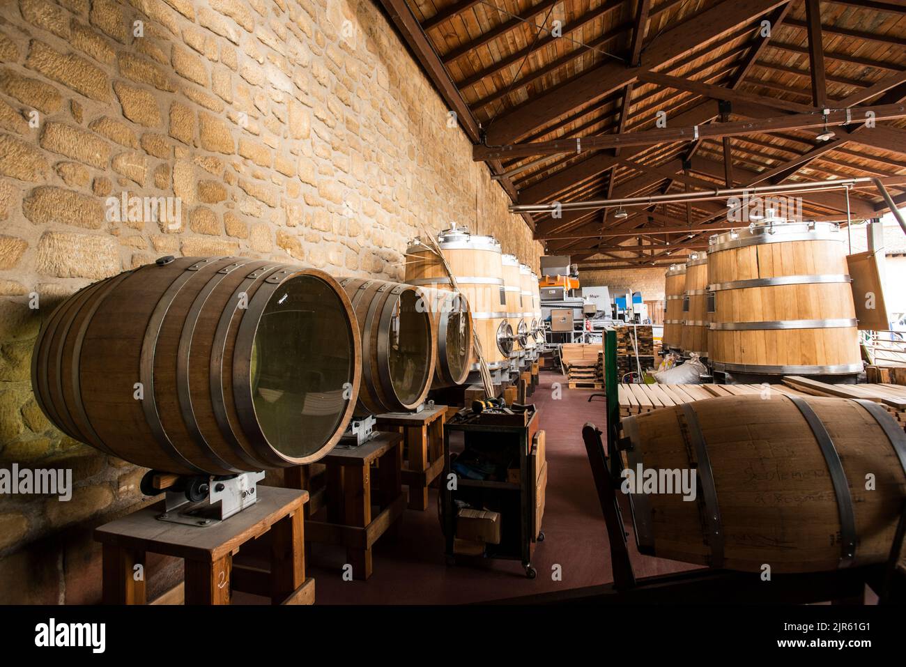 Fabricación de barricas de vino en Haro, España Foto de stock