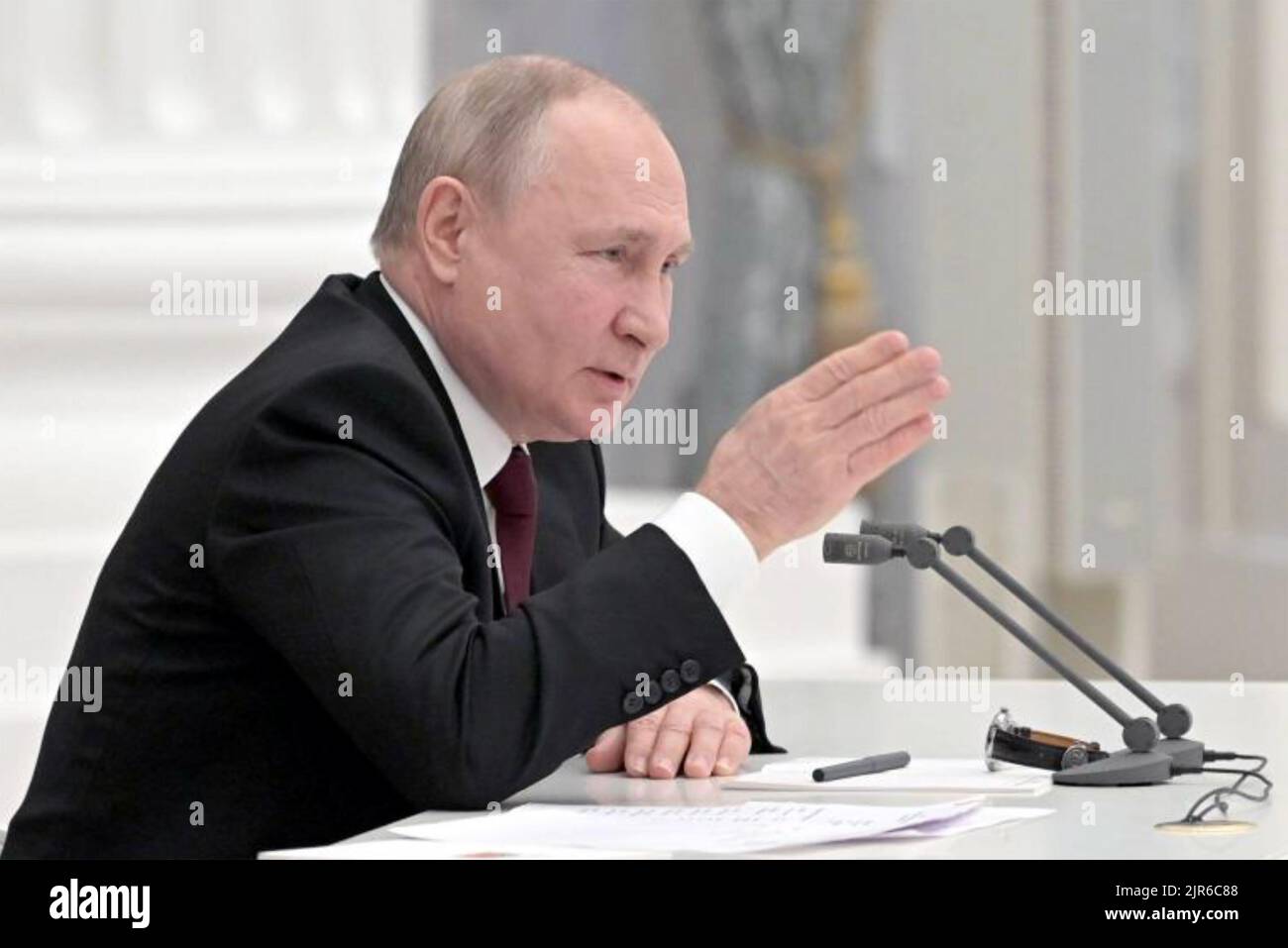 VLADIMIR PUTIN, presidente ruso, en una reunión del Consejo de Seguridad ruso en Moscú en febrero de 2022. Foto: Alexei Nikolsky/Oficina de Prensa Presidencial. Foto de stock