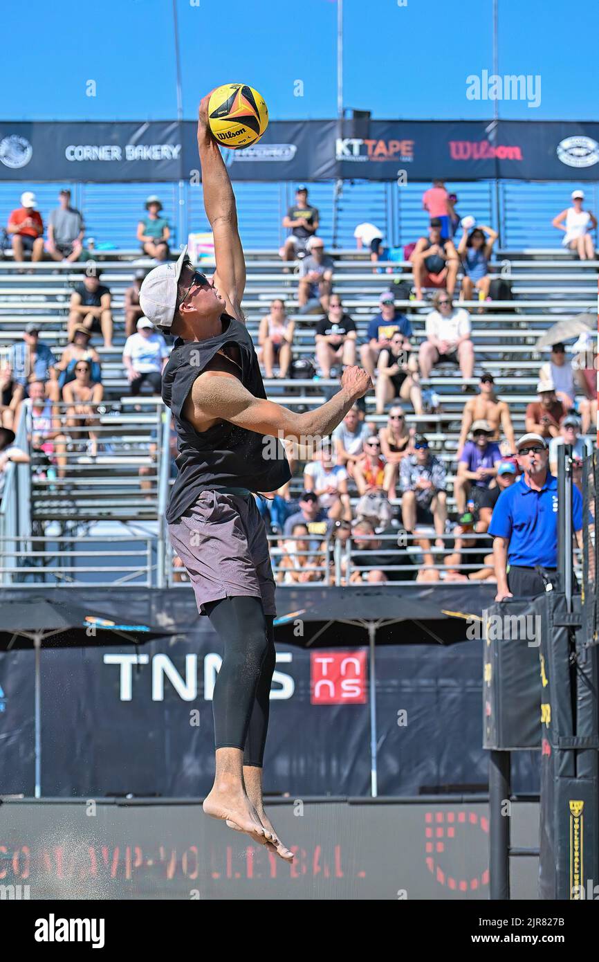 19 de agosto de 2022 Miles Partain durante el primer día del AVP