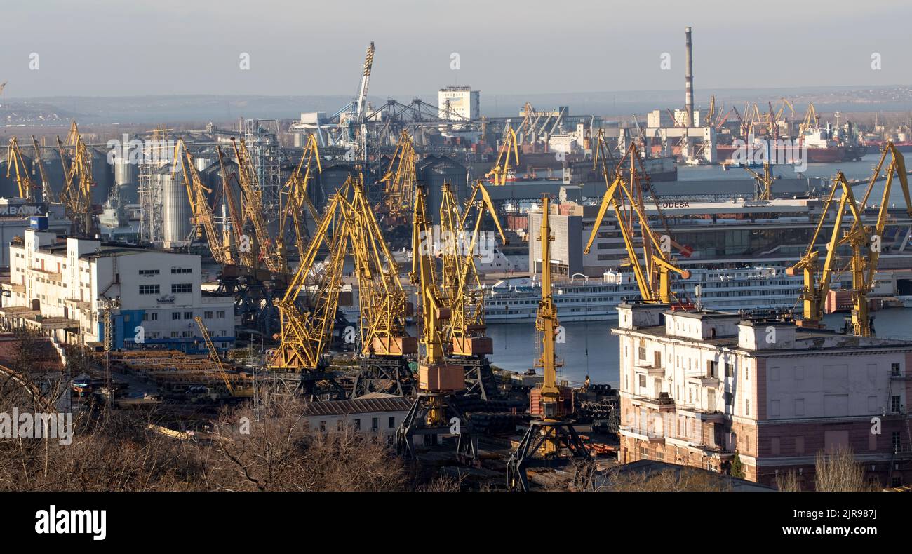 ODESSA, UCRANIA27 DE NOVIEMBRE de 2021 Puerto marítimo comercial de