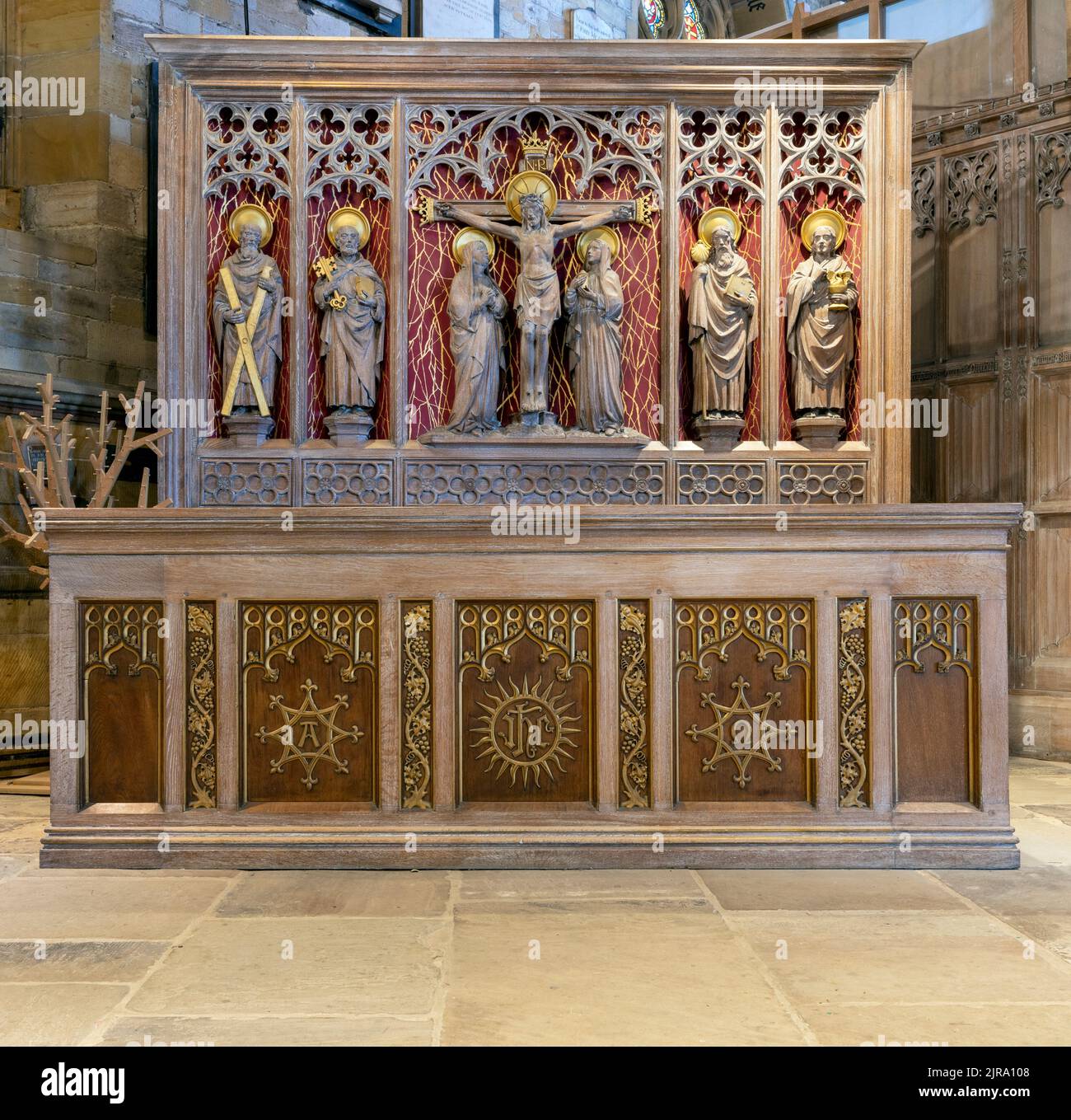 St Mary's Church, Scarborough, North Yorkshire, Inglaterra, Reino Unido - edificio catalogado de grado I - vista del altar moderno Foto de stock
