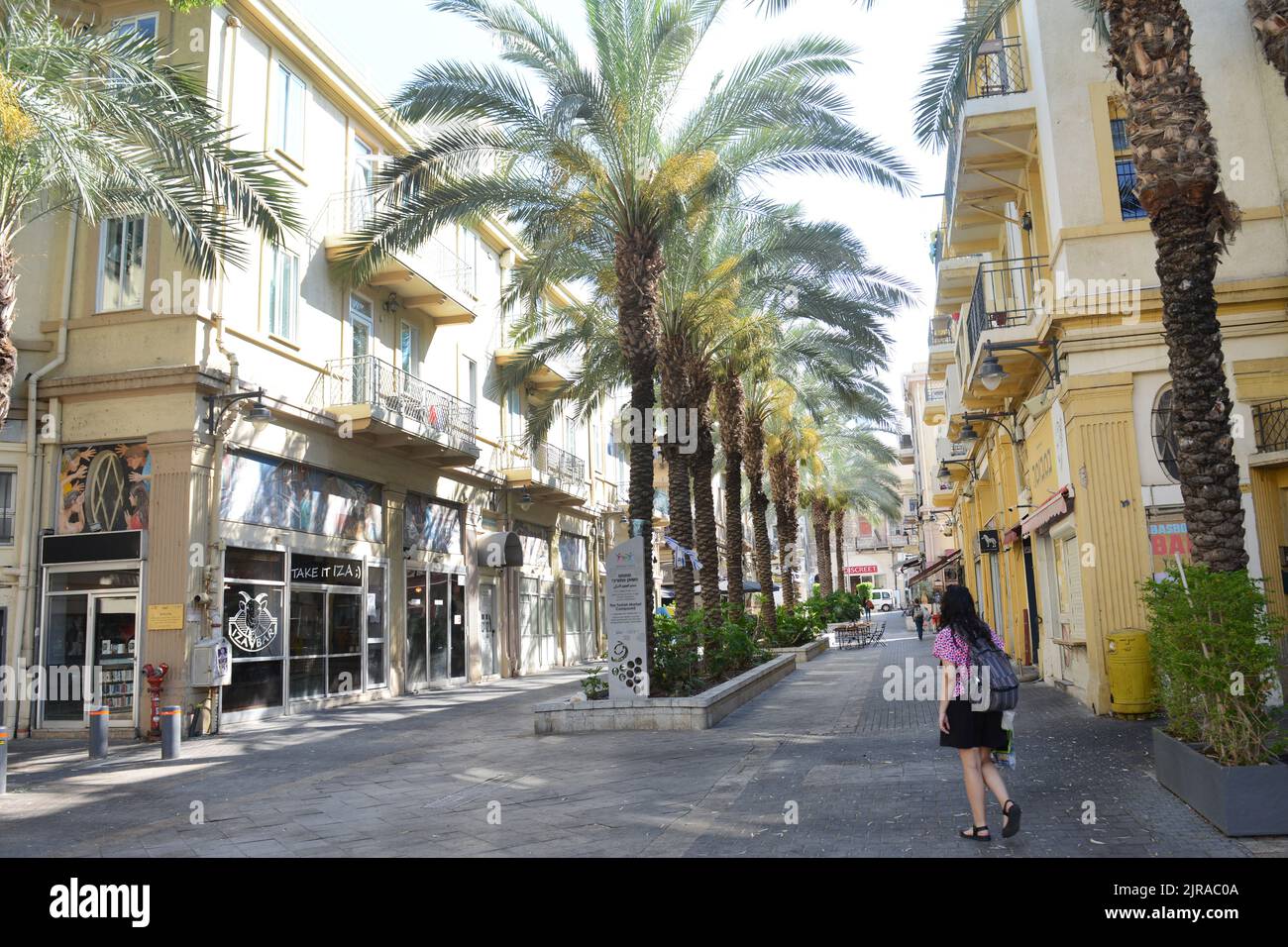 Calles renovadas en la parte antigua de la ciudad de Haifa, Israel. Foto de stock