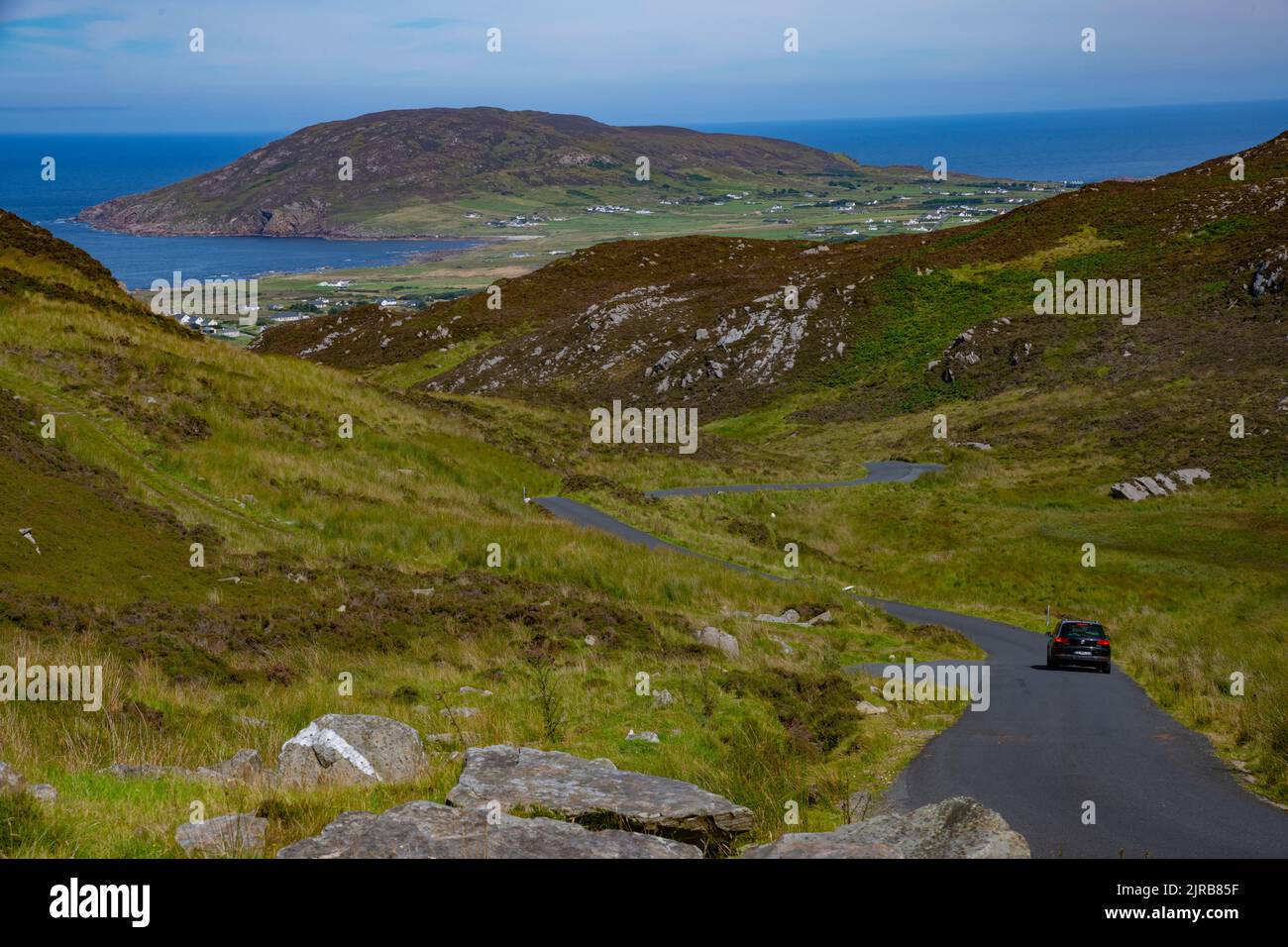 Gap of Mamore de Mamore Well y Grotto mirando hacia abajo a la Isla de Doagh, Inishowen, Condado de Donegal, Wild Atlantic Way, Irlanda Foto de stock