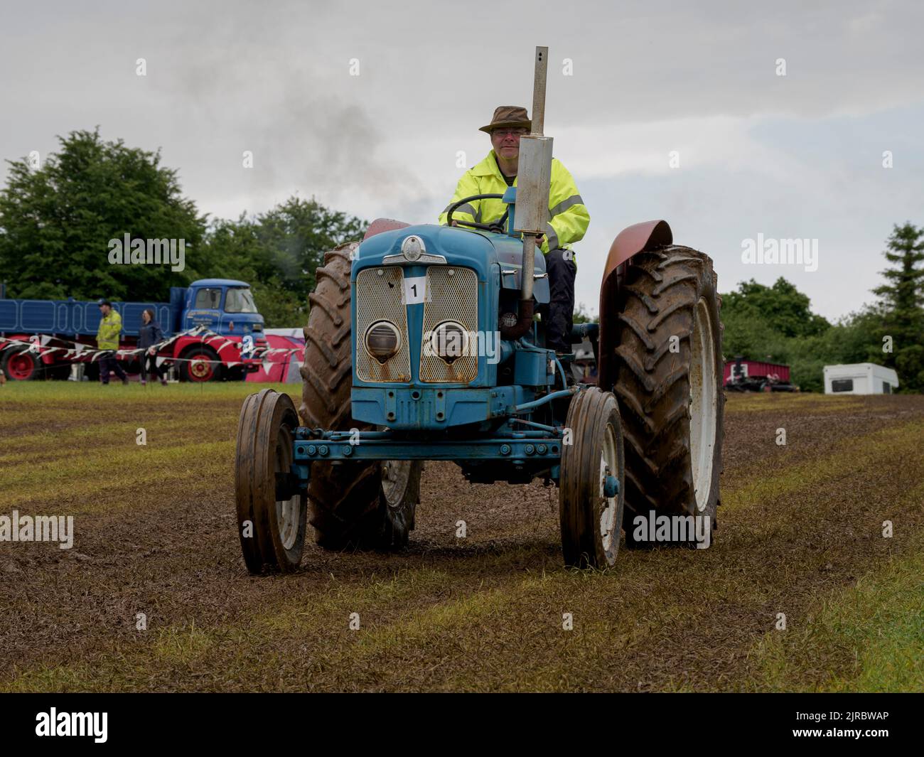 El tractor vintage de gran importancia de Fordson en el Launceston Steam & Vintage Rally, Cornwall, Reino Unido Foto de stock