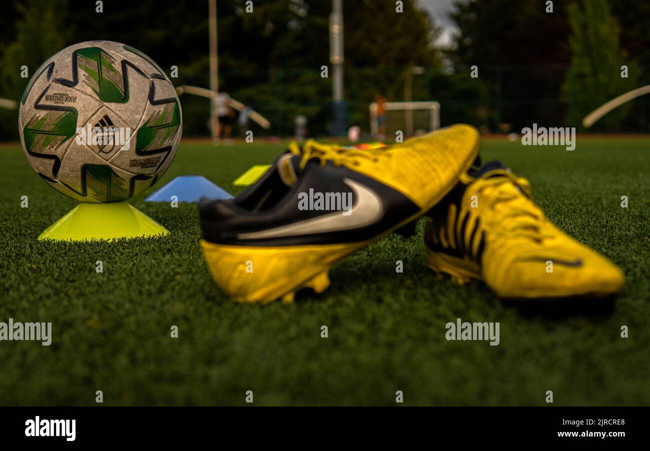 Football shoes fotografías e imágenes de alta resolución - Página 3 - Alamy