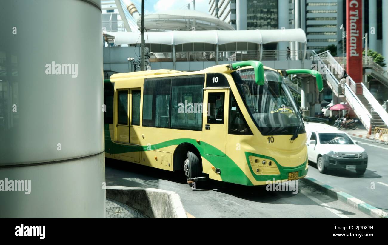El Sistema de Tránsito Rápido de Autobús BRT de Bangkok en Bangkok, Tailandia Foto de stock
