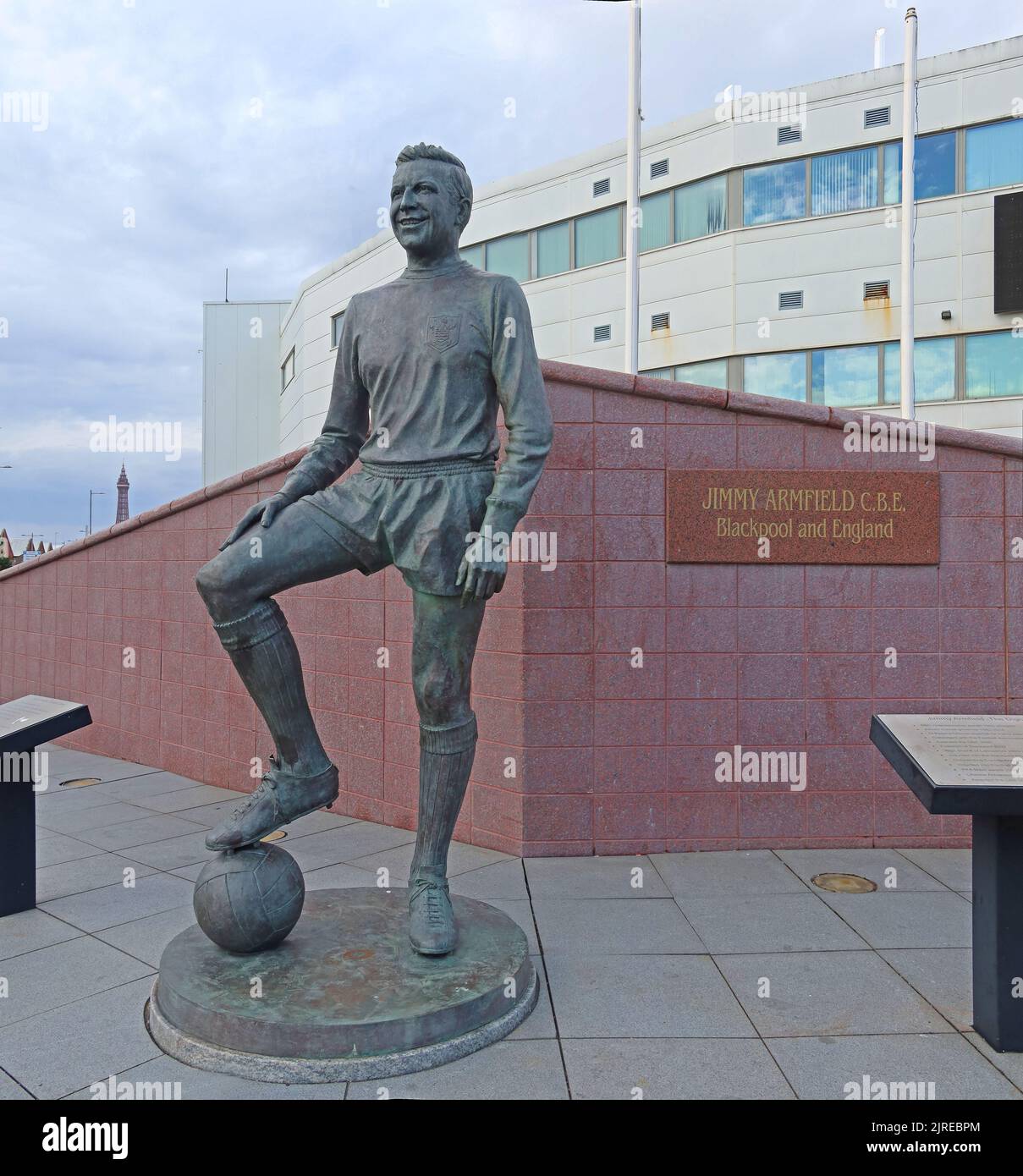 Estatua de Jimmy Armfield (James Christopher Armfield) en Bloomfield