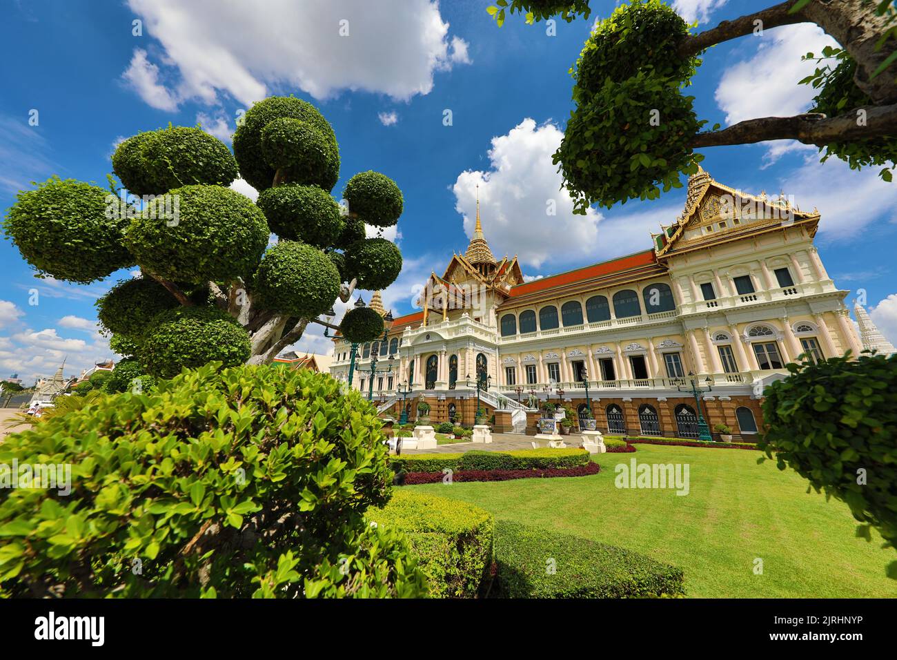 Topiario en el Gran Palacio en el complejo del Gran Palacio, Wat Phra Kaew, Bangkok, Tailandia Foto de stock