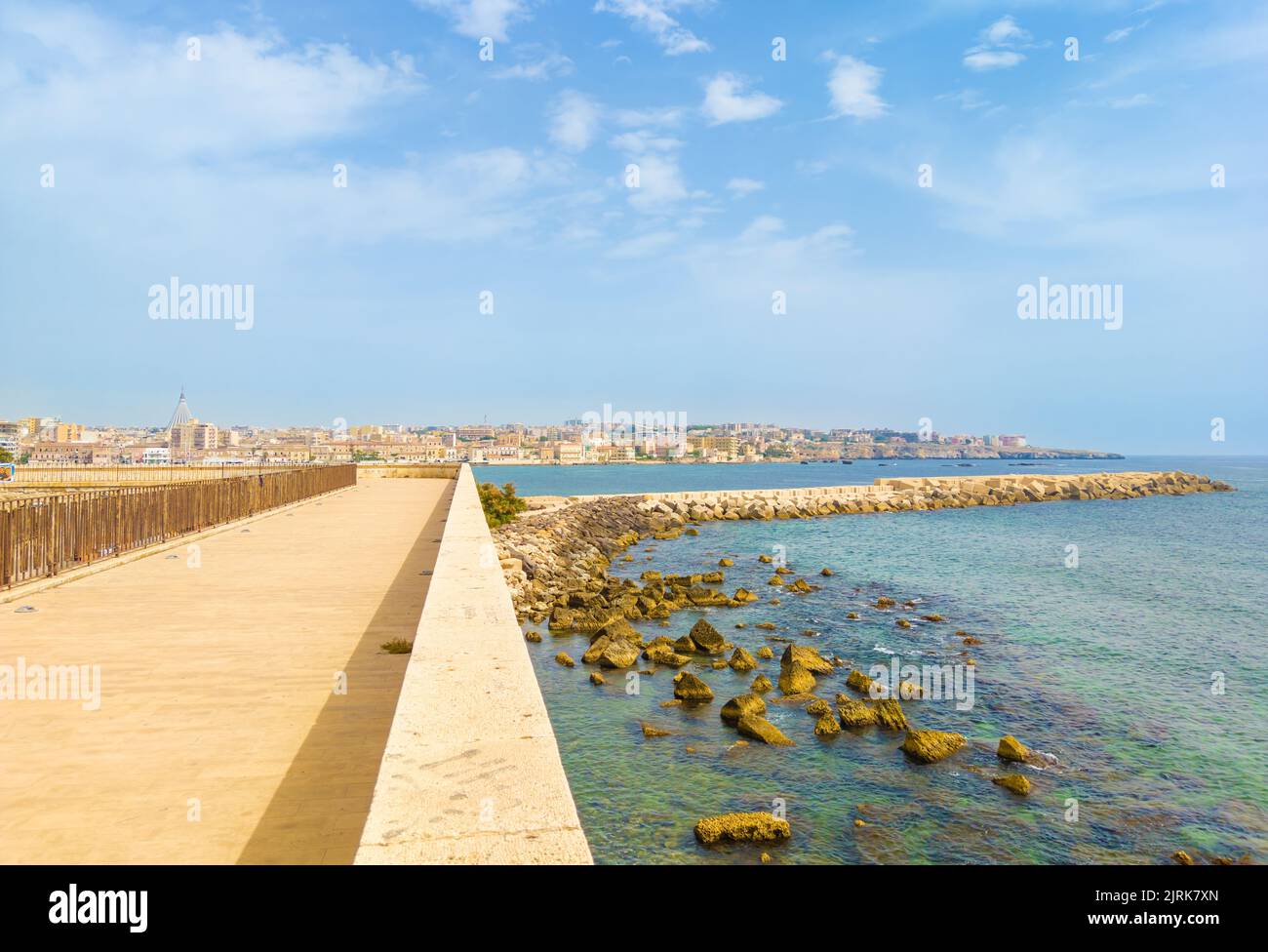Isla Ortigia de Siracusa (Sicilia, Italia) Una vista histórica del