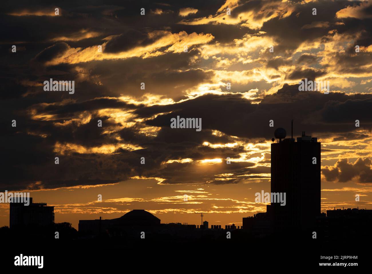 El sol se pone sobre el Instituto Tecnológico de Massachusetts, Cambridge, Massachusetts Foto de stock