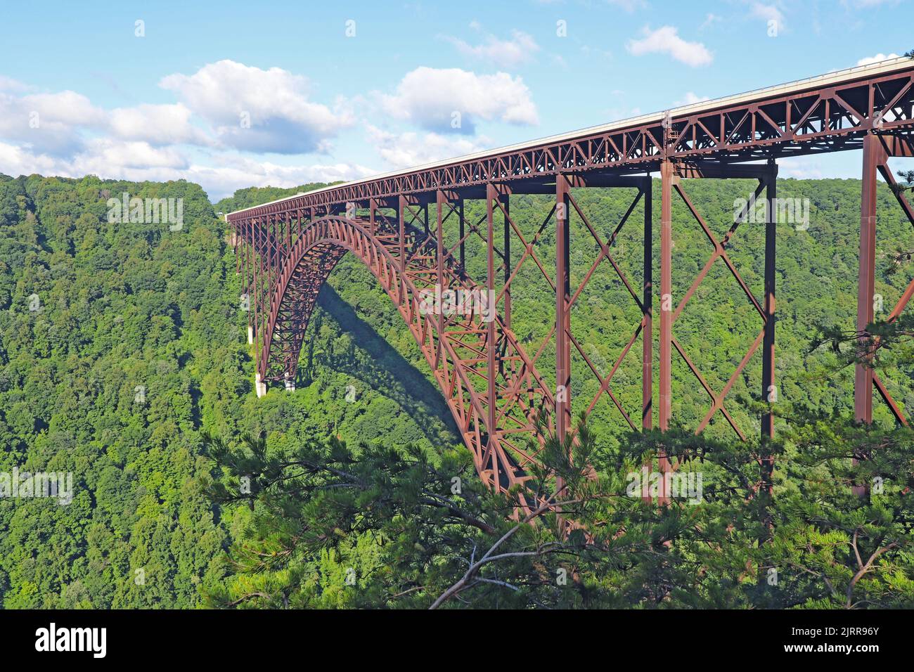Vista del puente New River Gorge en la ruta US 19 cerca de Fayetteville, Virginia Occidental Foto de stock