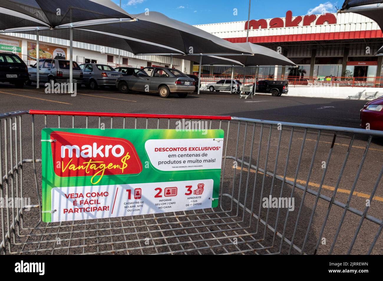 Marilia, Sao Paulo, Brasil, 29 de julio de 2022. Cartel de Makro en la