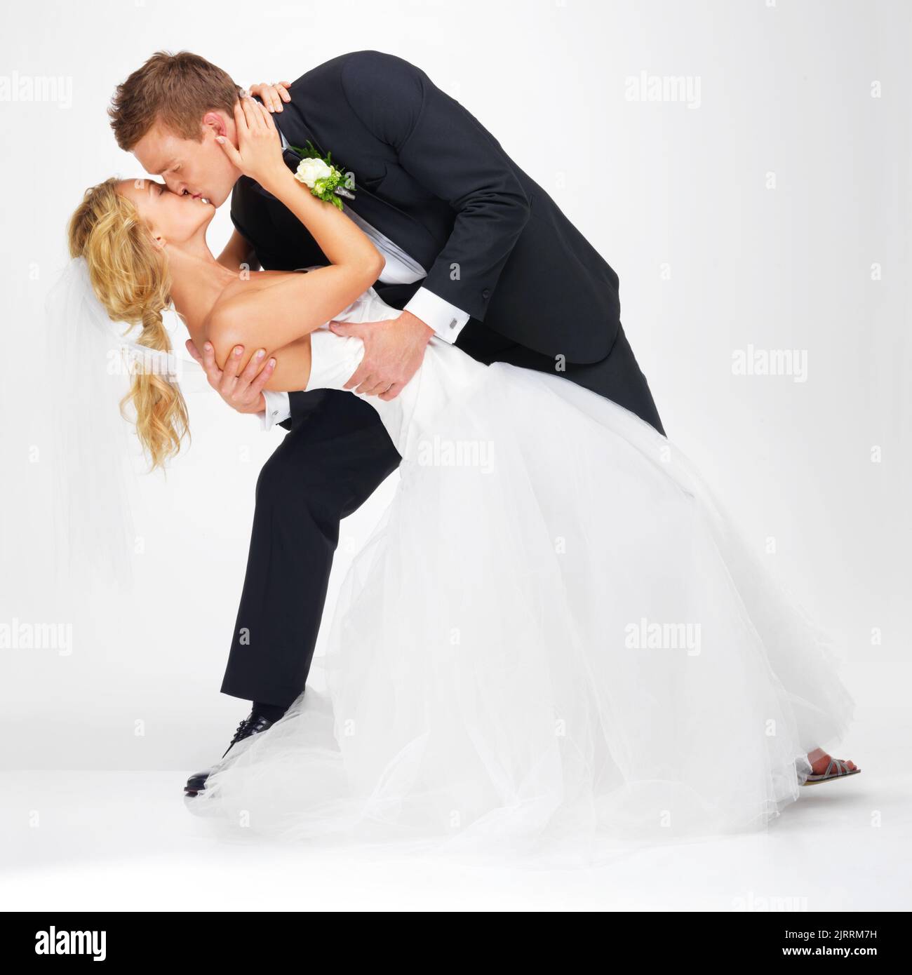 Man woman kissing after wedding fotografías e imágenes de alta resolución -  Alamy