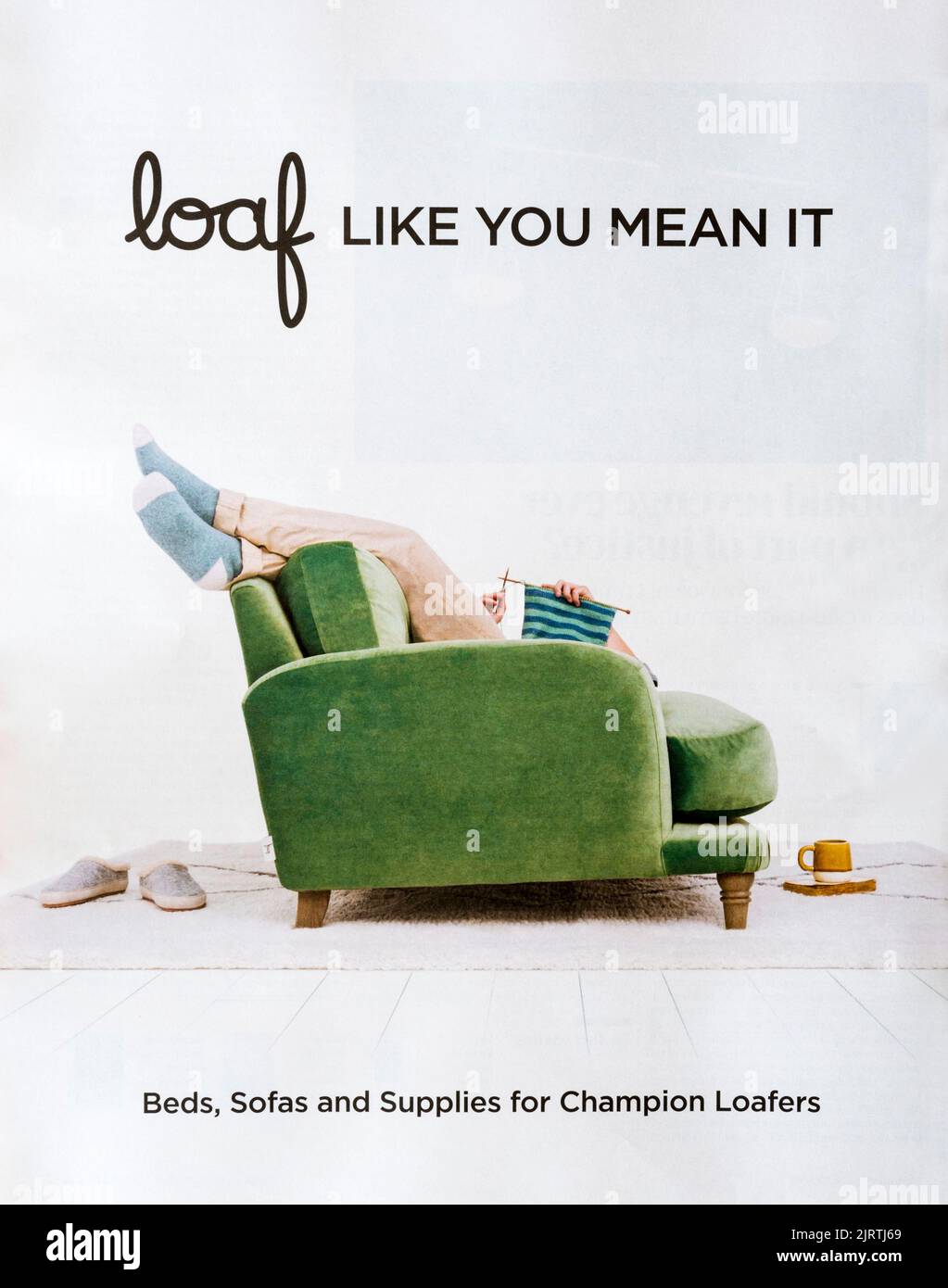 Un anuncio de revista para la empresa de muebles Loaf. Foto de stock
