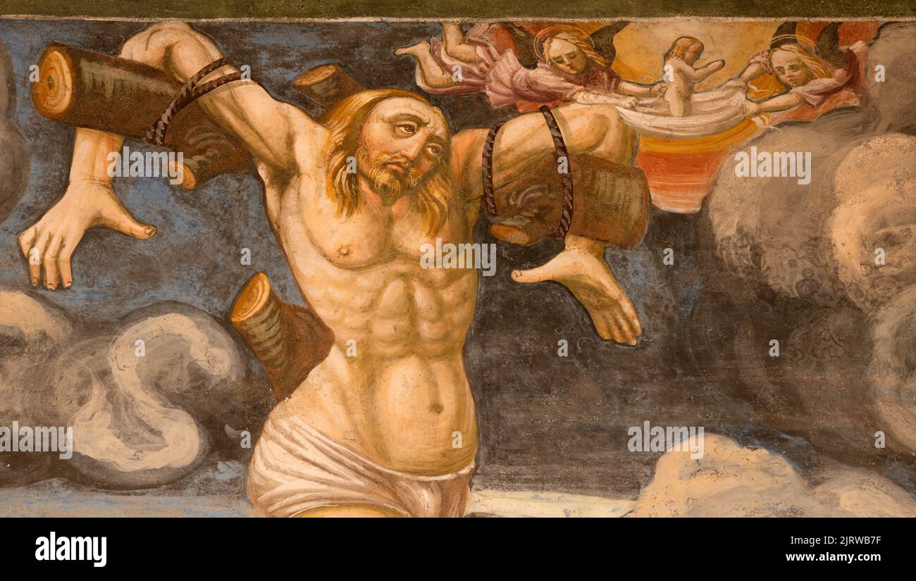 BIELLA, ITALIA - 15 DE JULIO de 2022: El detalle de ladrón penitente como la parte de la Crucifixión fresco en la iglesia Chiesa di San Sebastiano Foto de stock