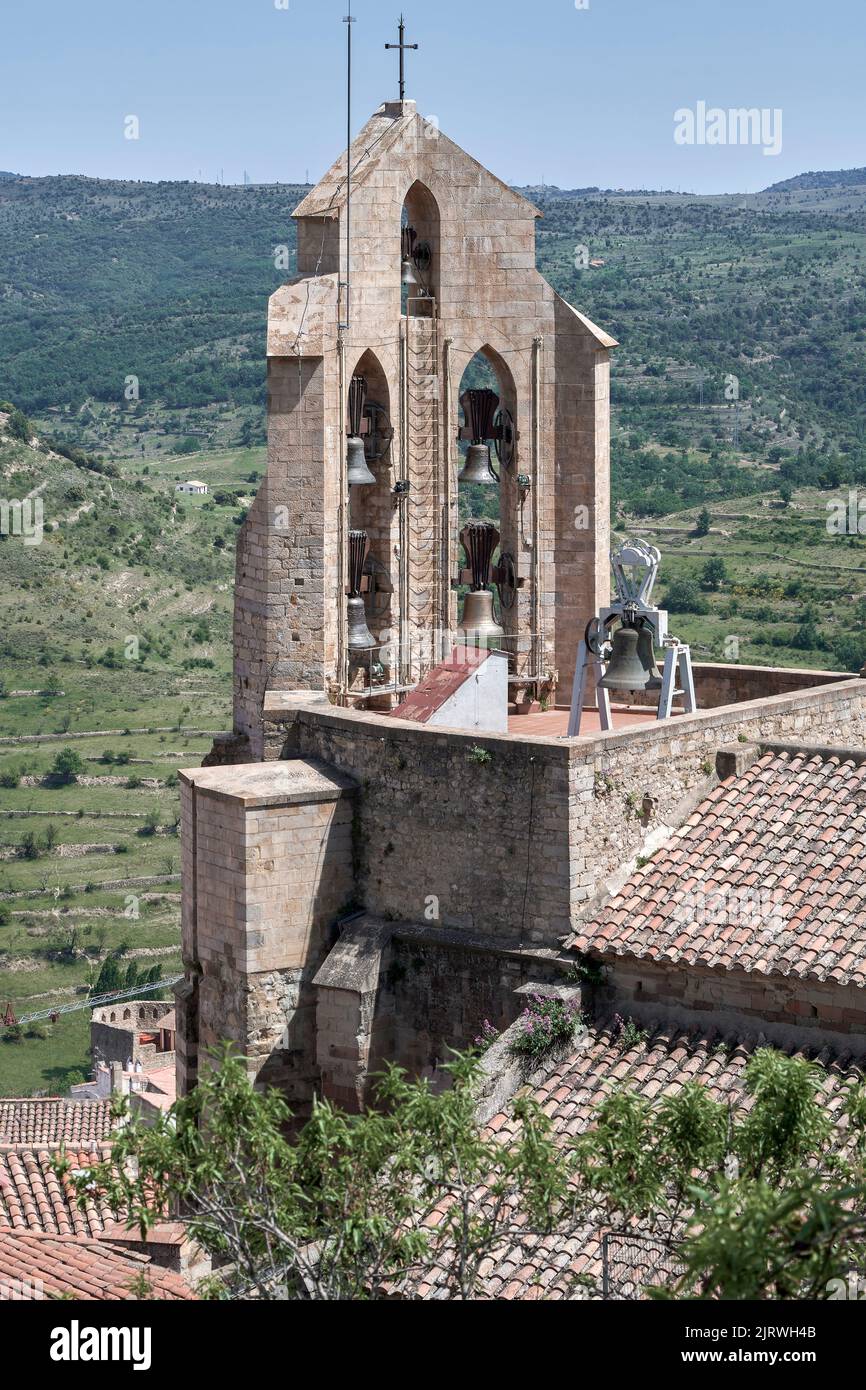 Vista aérea de la Iglesia del Arzobispado de Santa María la Mayor, Morella, Castellón, Comunidad Valenciana, España, Europa Foto de stock
