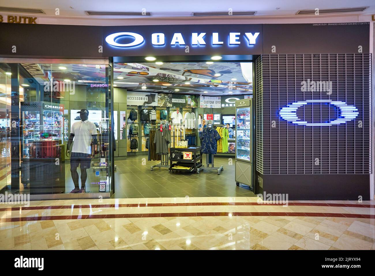 Oakley store in the Mall of America, Bloomington, Minneapolis, Minnesota,  USA Stock Photo - Alamy