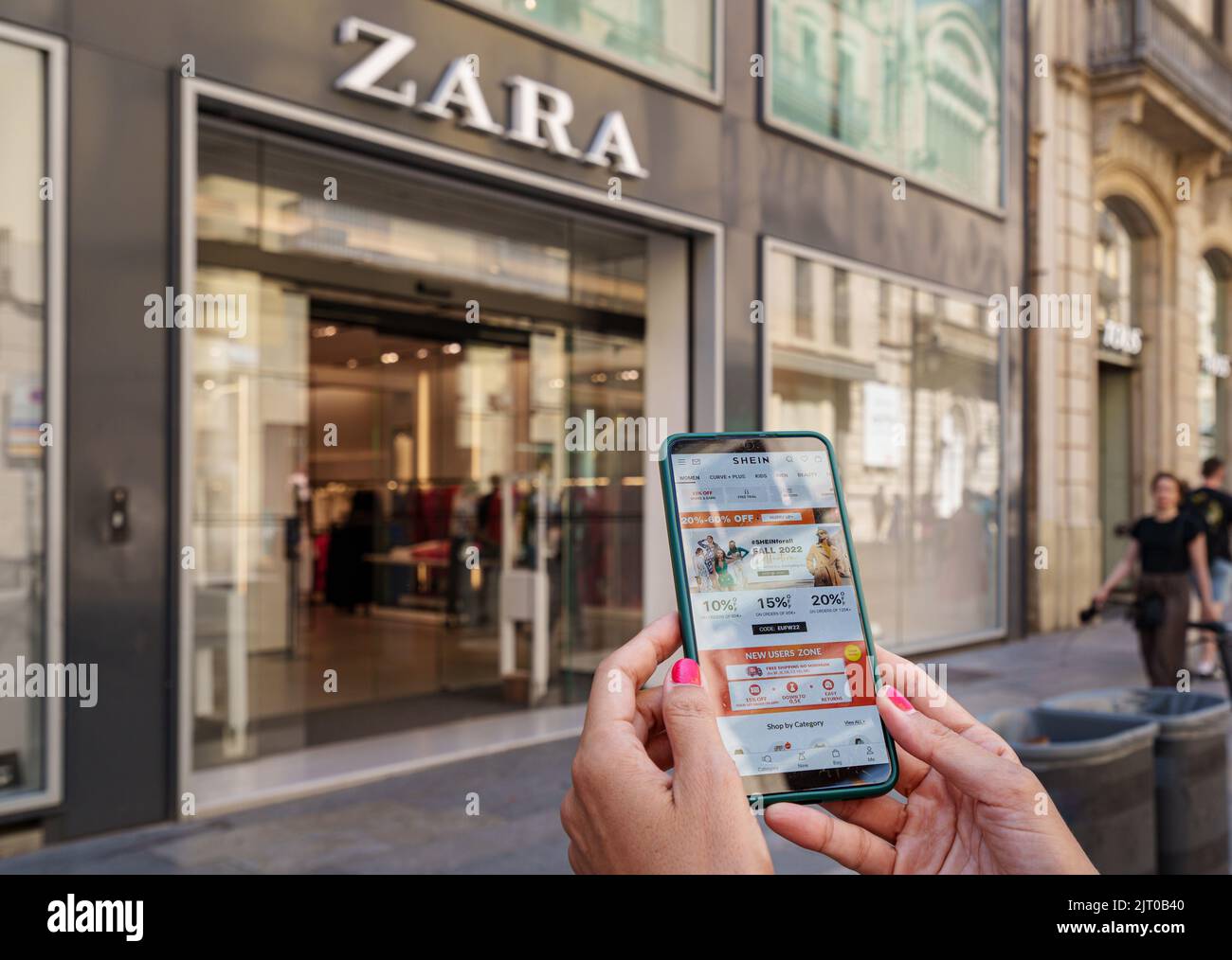 Clothing retailer zara store in fotografías e imágenes de alta resolución -  Página 4 - Alamy