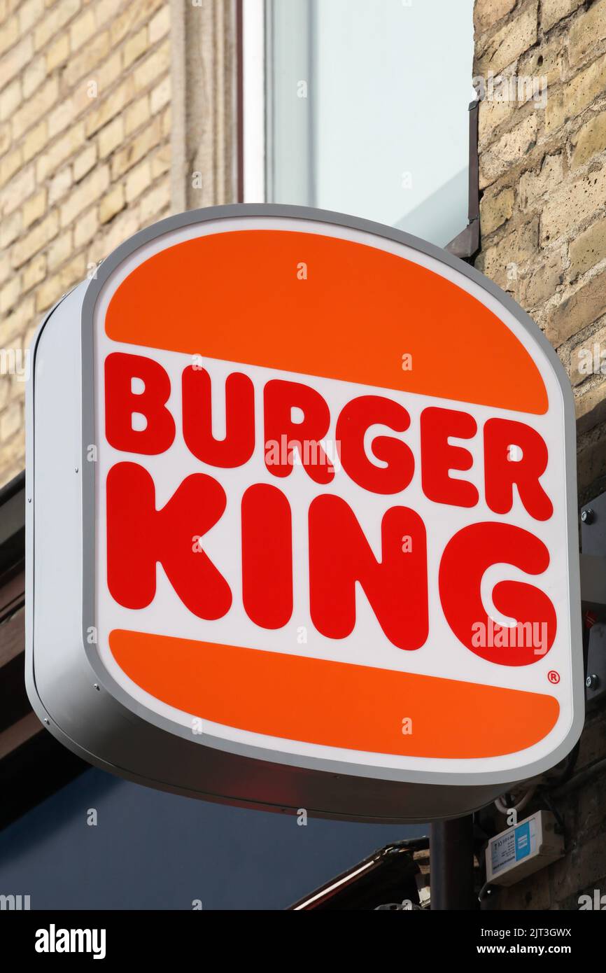 Aarhus, Dinamarca - 4 de marzo de 2022: Logotipo de Burger King en una pared. Burger King es una cadena global de restaurantes de comida rápida para hamburguesas Foto de stock