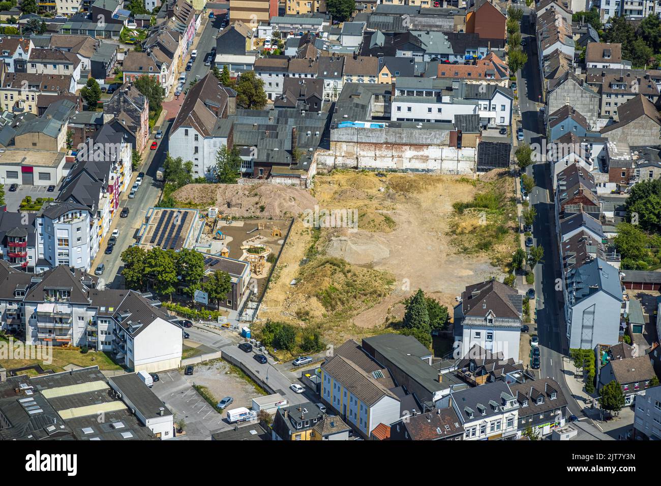 Vista aérea, obra de construcción de Sternbergstraße y nuevo edificio para guardería climática con parque infantil en Nordstraße, Velbert, área de Ruhr, North R Foto de stock