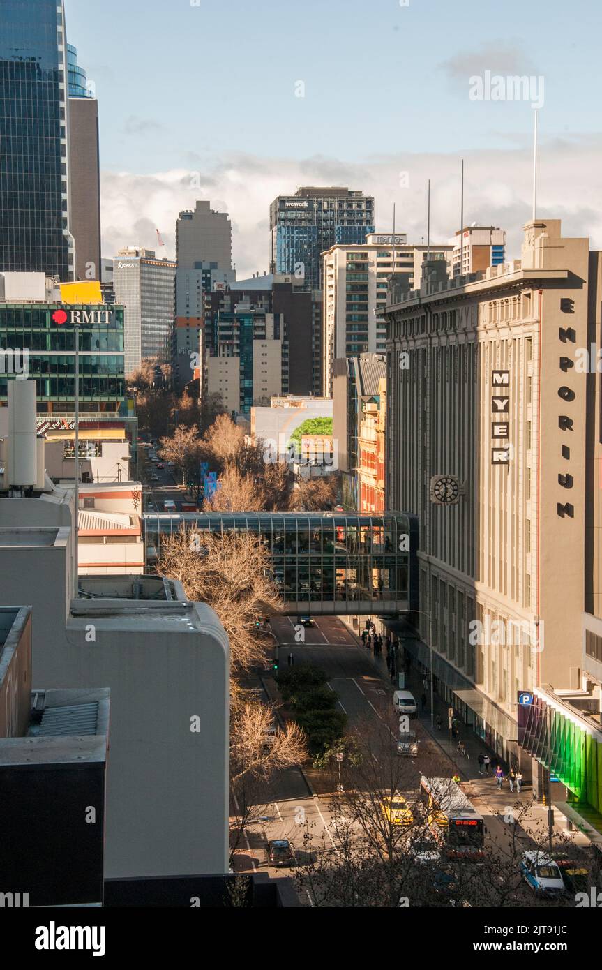 Horizonte del distrito central de negocios de Melbourne desde la esquina noroeste de la ciudad, agosto de 2022 Foto de stock