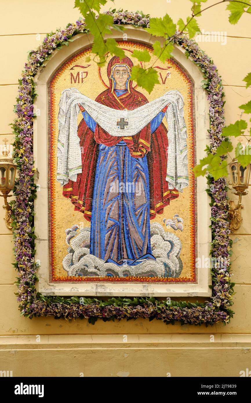 Mosaico religioso en el Monasterio de Grgeteg en el Parque Nacional de Fruska Gora, Serbia Foto de stock