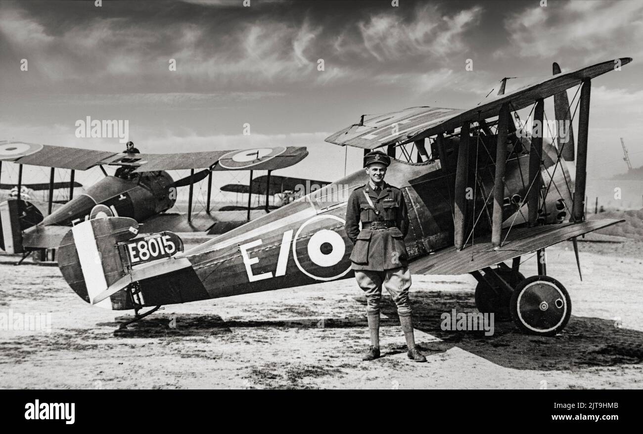 Un Sopwith Snipe de 43 Escuadrón RAF, volado por E. Mulcair entre octubre y noviembre de 1918. Un biplano británico de un solo asiento de la Real Fuerza Aérea (RAF) entró en servicio unas semanas antes del final del conflicto, a finales de 1918. El Snipe no era un avión rápido según los estándares de su tiempo, pero su excelente ascenso y maniobrabilidad lo hizo un buen partido para los cazas alemanes contemporáneos. Foto de stock