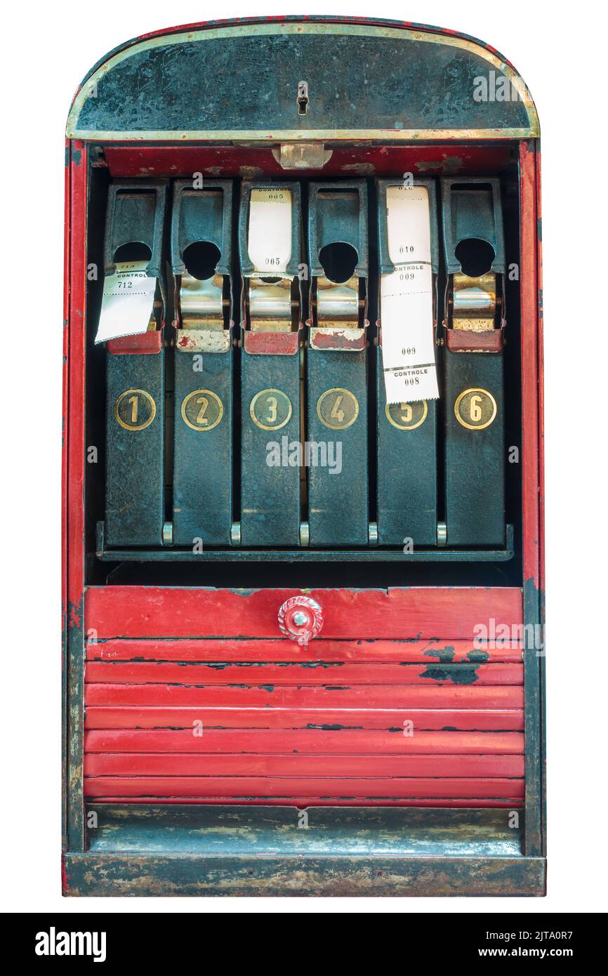 Máquina de billetes retro con entradas aisladas sobre un fondo blanco Foto de stock