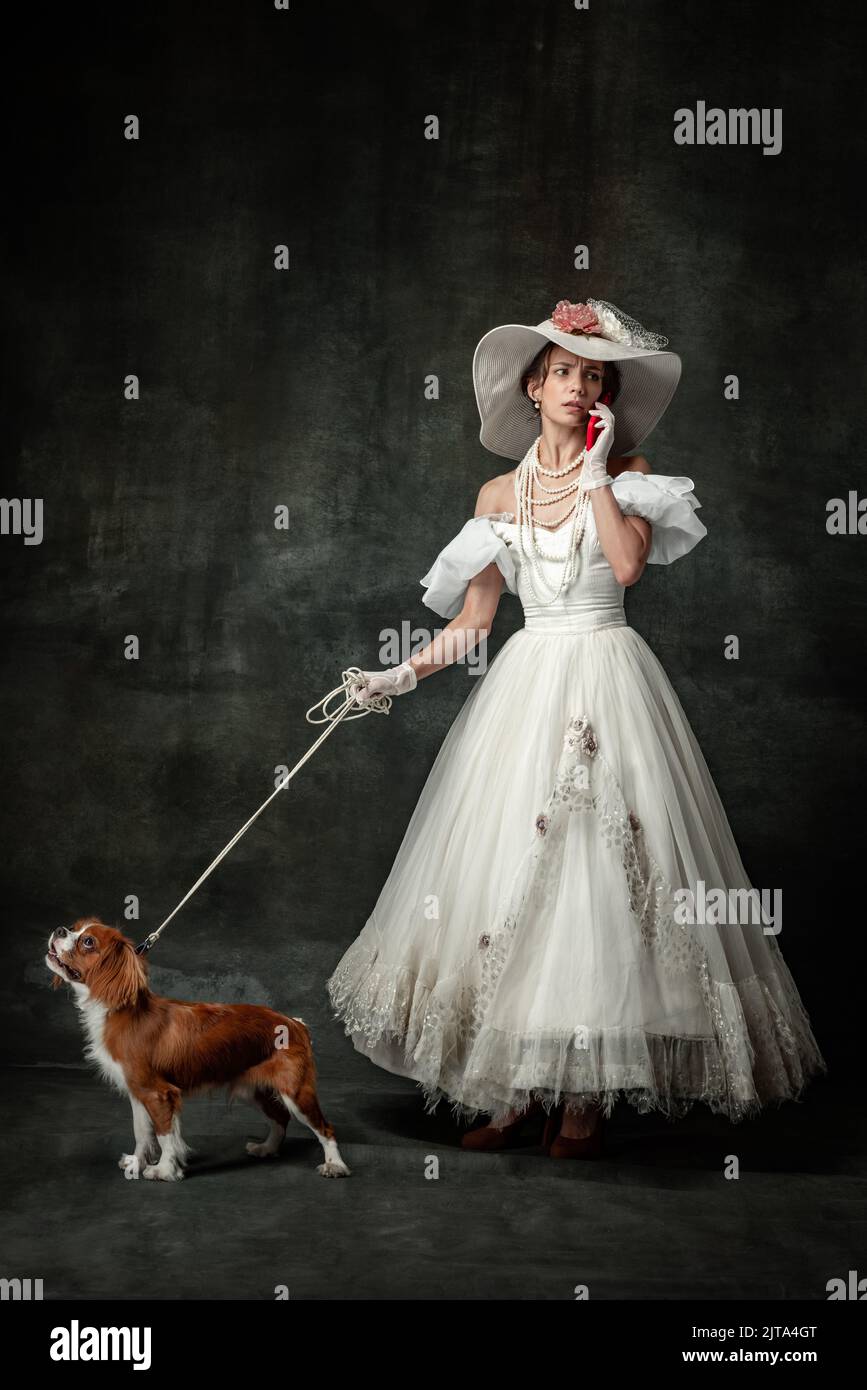 Pendientes de perro fotografías e imágenes de alta resolución - Alamy