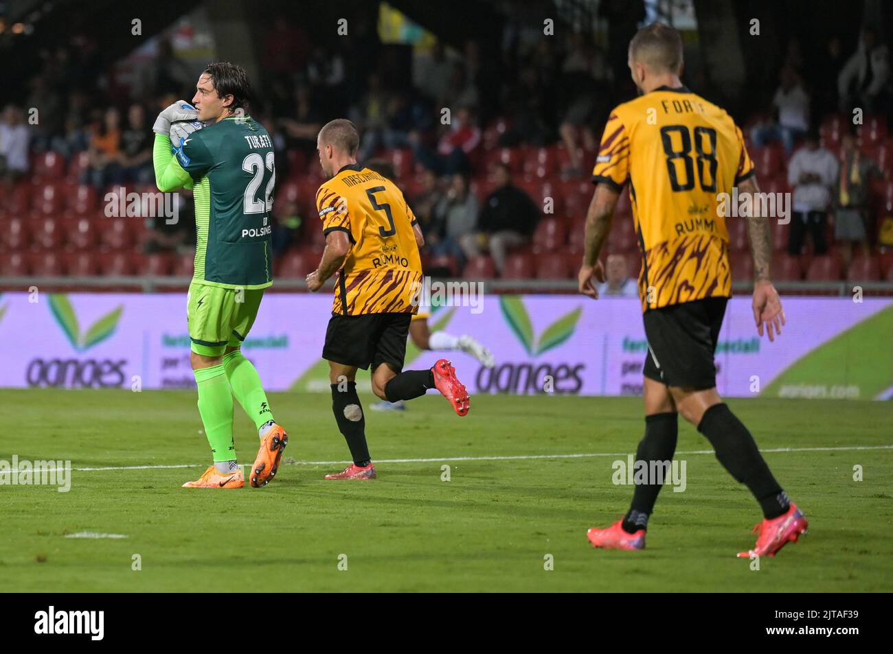 Benevento, Italia. 28th de Ago de 2022. I tifosi del Frosinone Calcio  durante el partido de Fútbol Italiano Serie B 2022/2023 entre Benevento vs  Frosinone el 28 de agosto de 2022 en