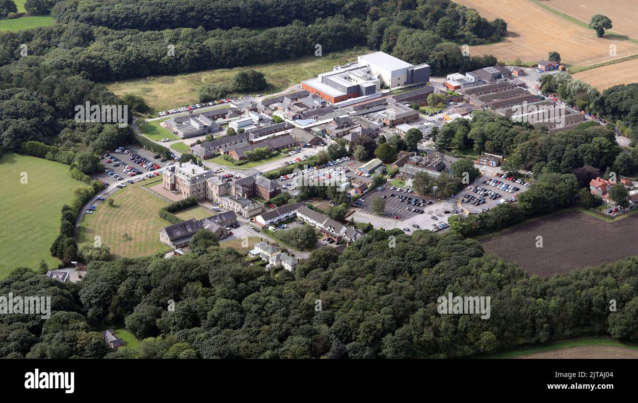 Vista aérea desde el noreste de Wrightington, Wigan & Leigh NHS Foundation Trust hospital Foto de stock